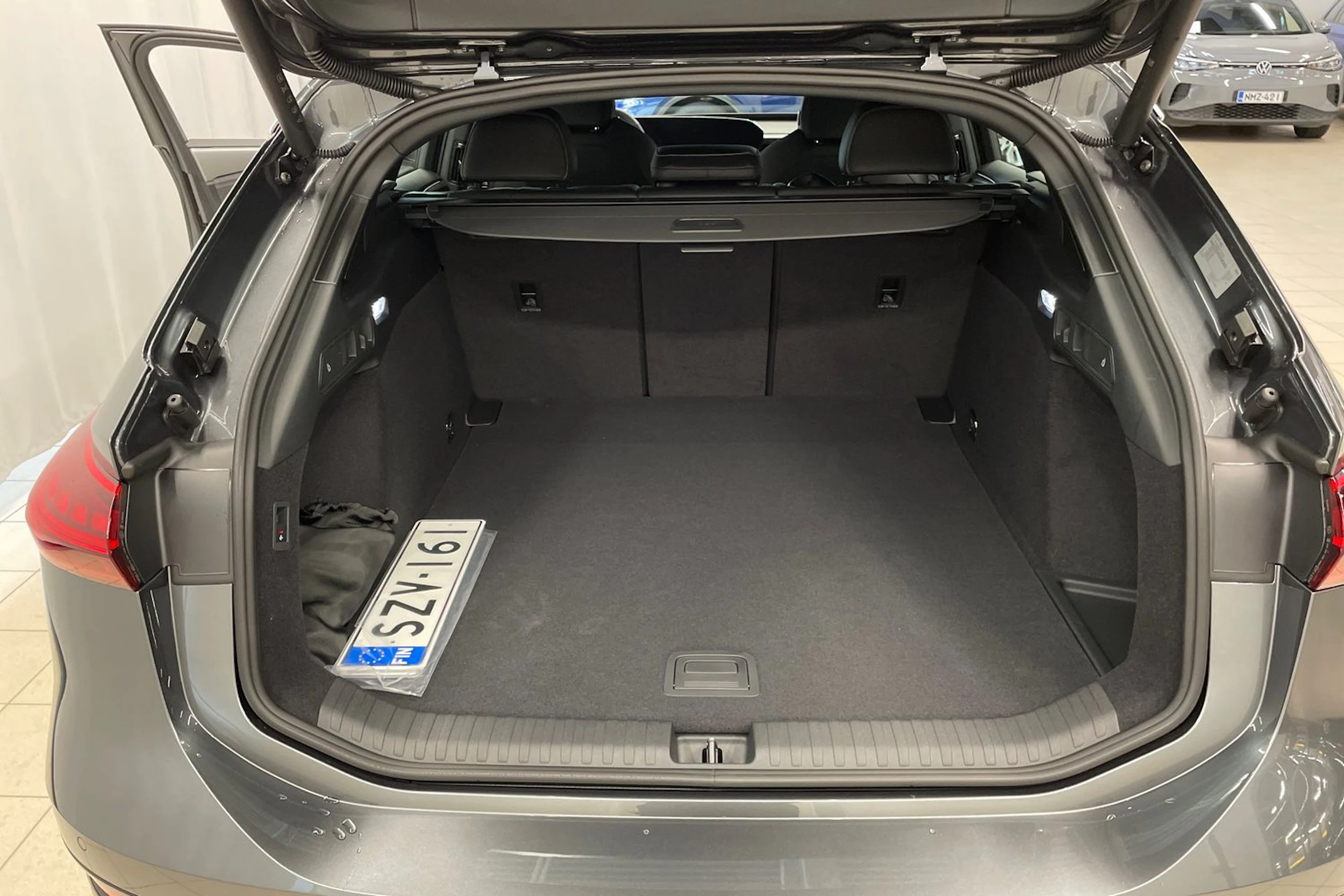 harmaa Audi A6 e-tron 2026 kuva 18.