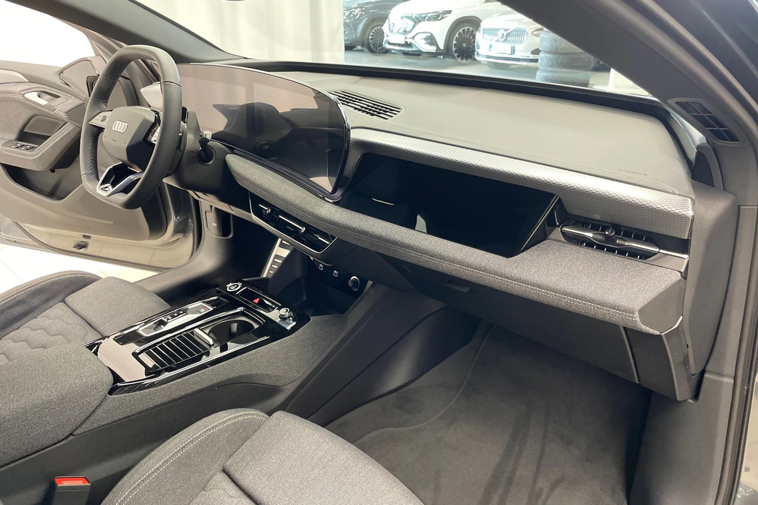 harmaa Audi A6 e-tron 2026 kuva 22.