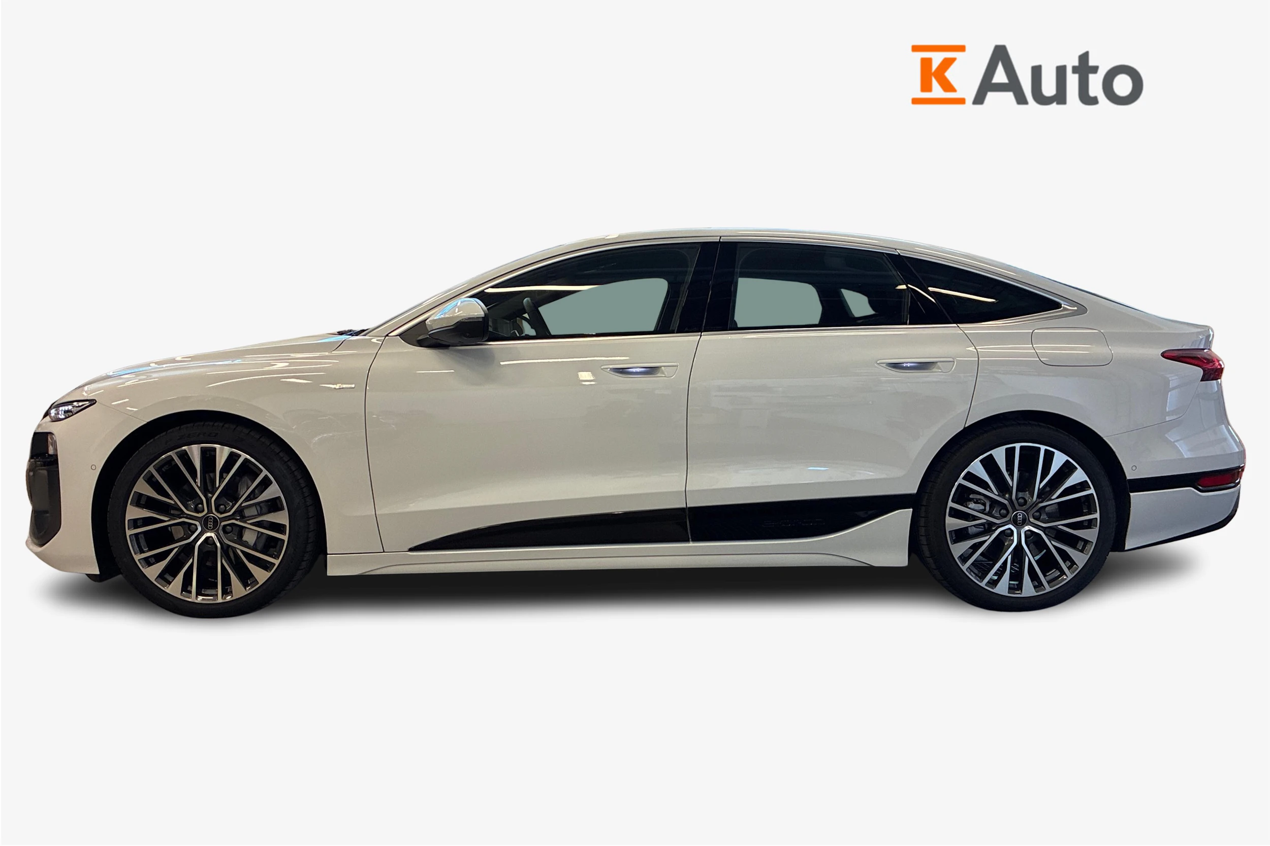 valkoinen Audi A6 e-tron 2026 kuva 5.