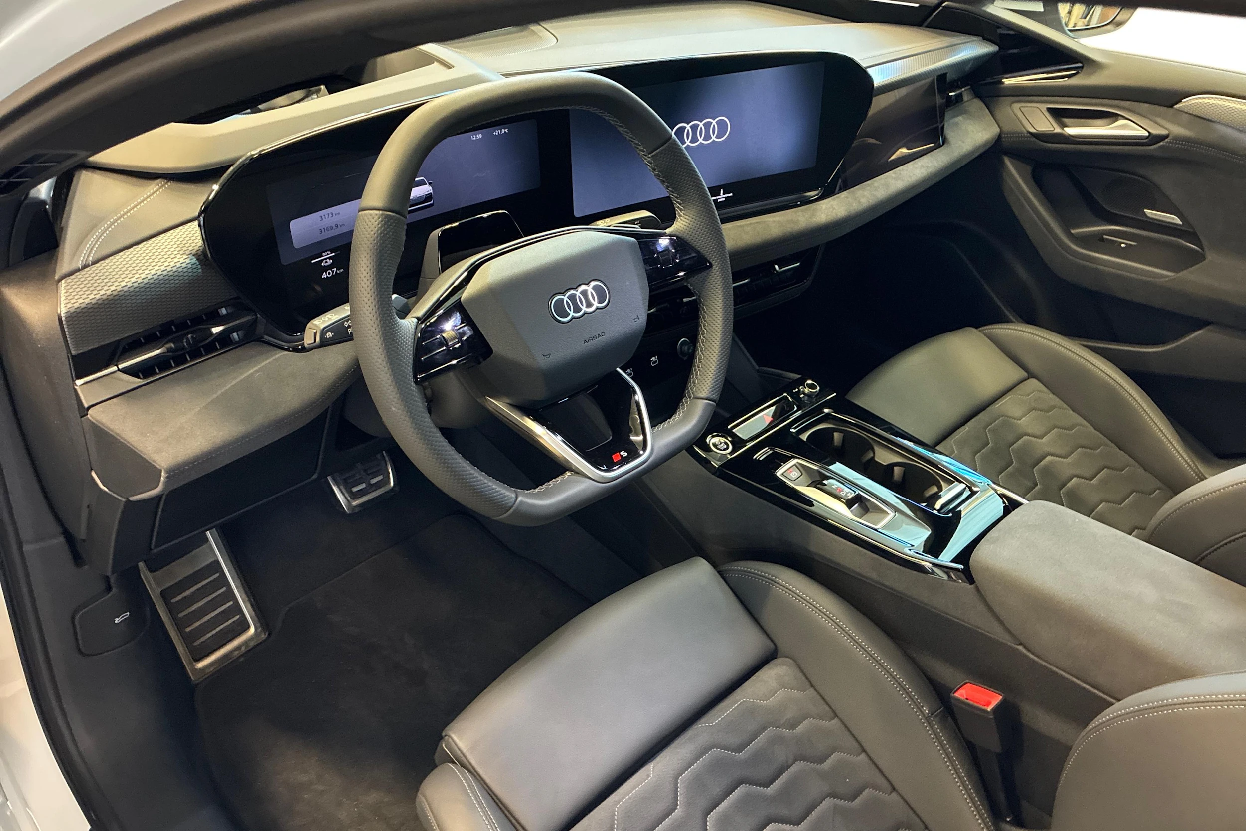 valkoinen Audi A6 e-tron 2026 kuva 6.