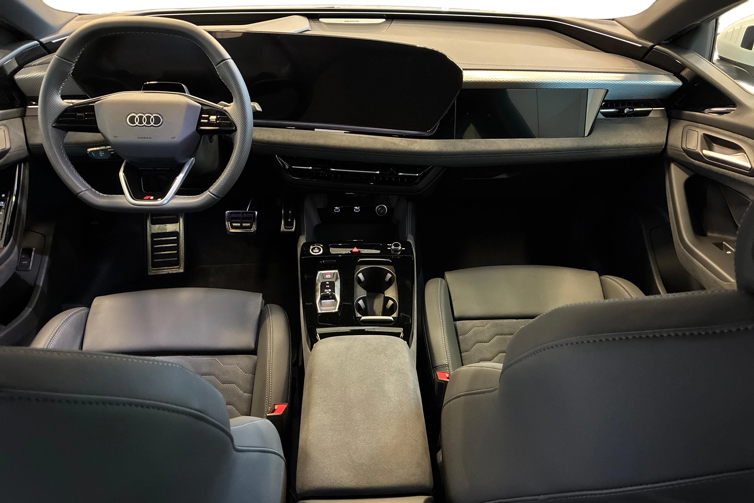 valkoinen Audi A6 e-tron 2026 kuva 7.