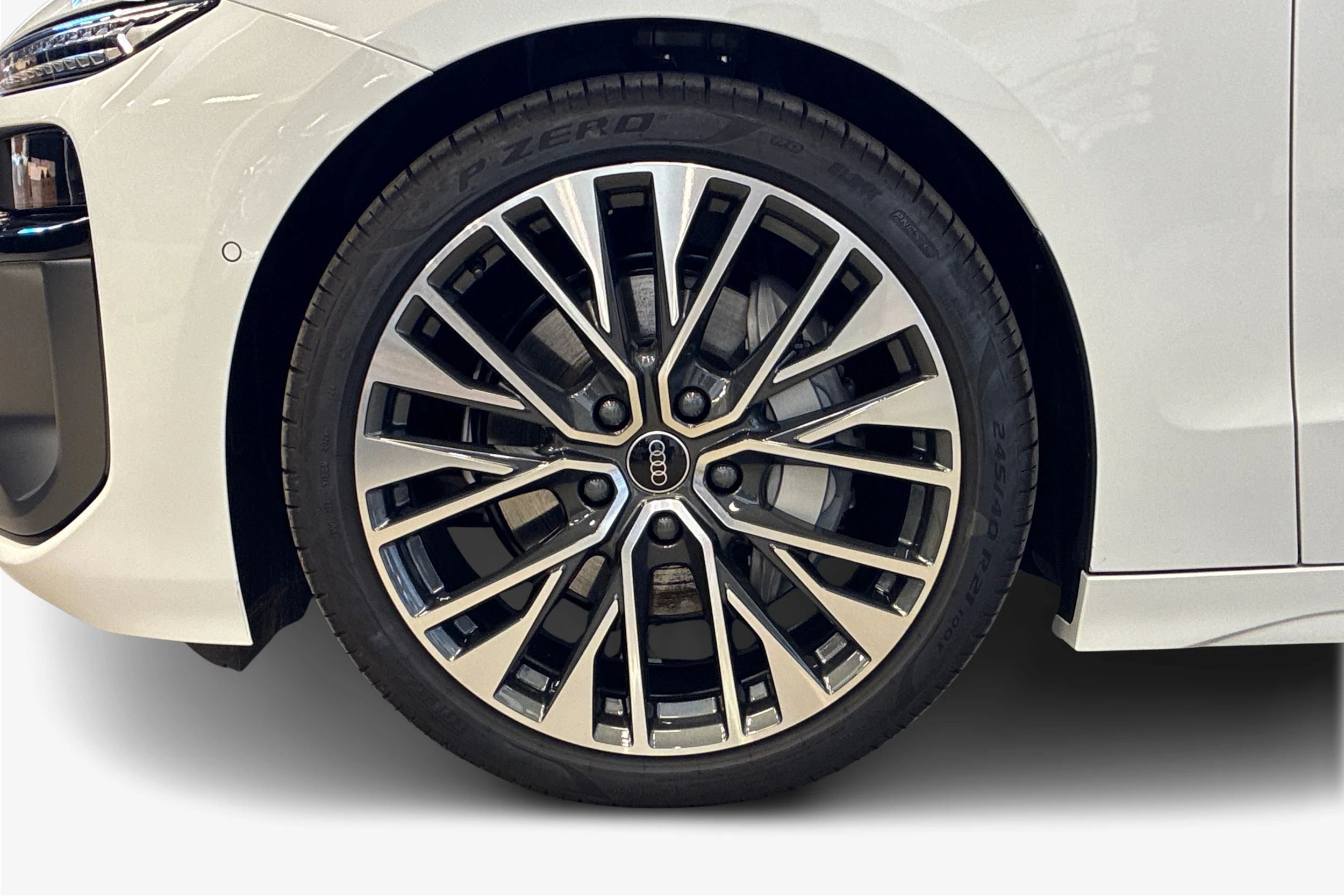 valkoinen Audi A6 e-tron 2026 kuva 9.