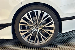 valkoinen Audi A6 e-tron 2026 kuva 10.