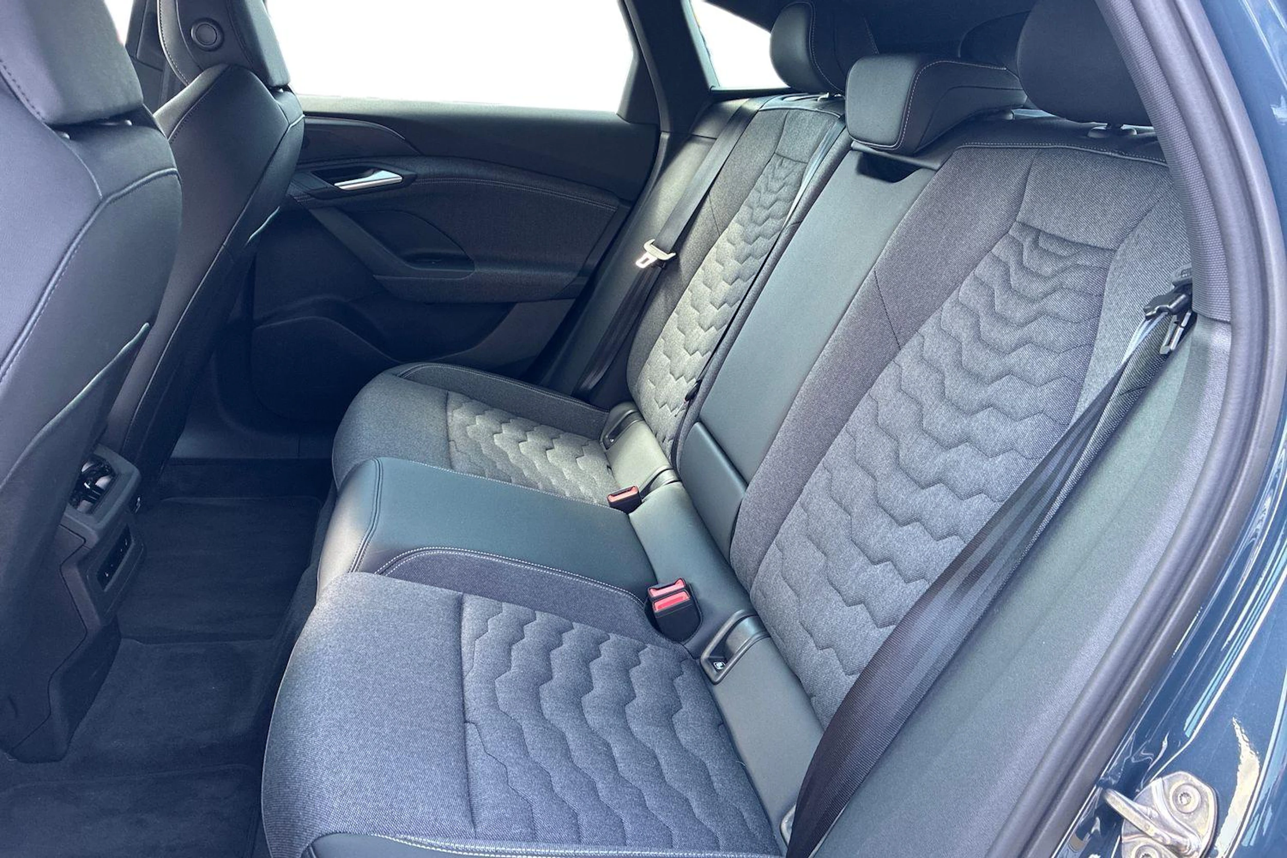 sininen Audi A6 e-tron 2026 kuva 8.