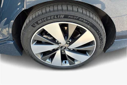 sininen Audi A6 e-tron 2026 kuva 9.