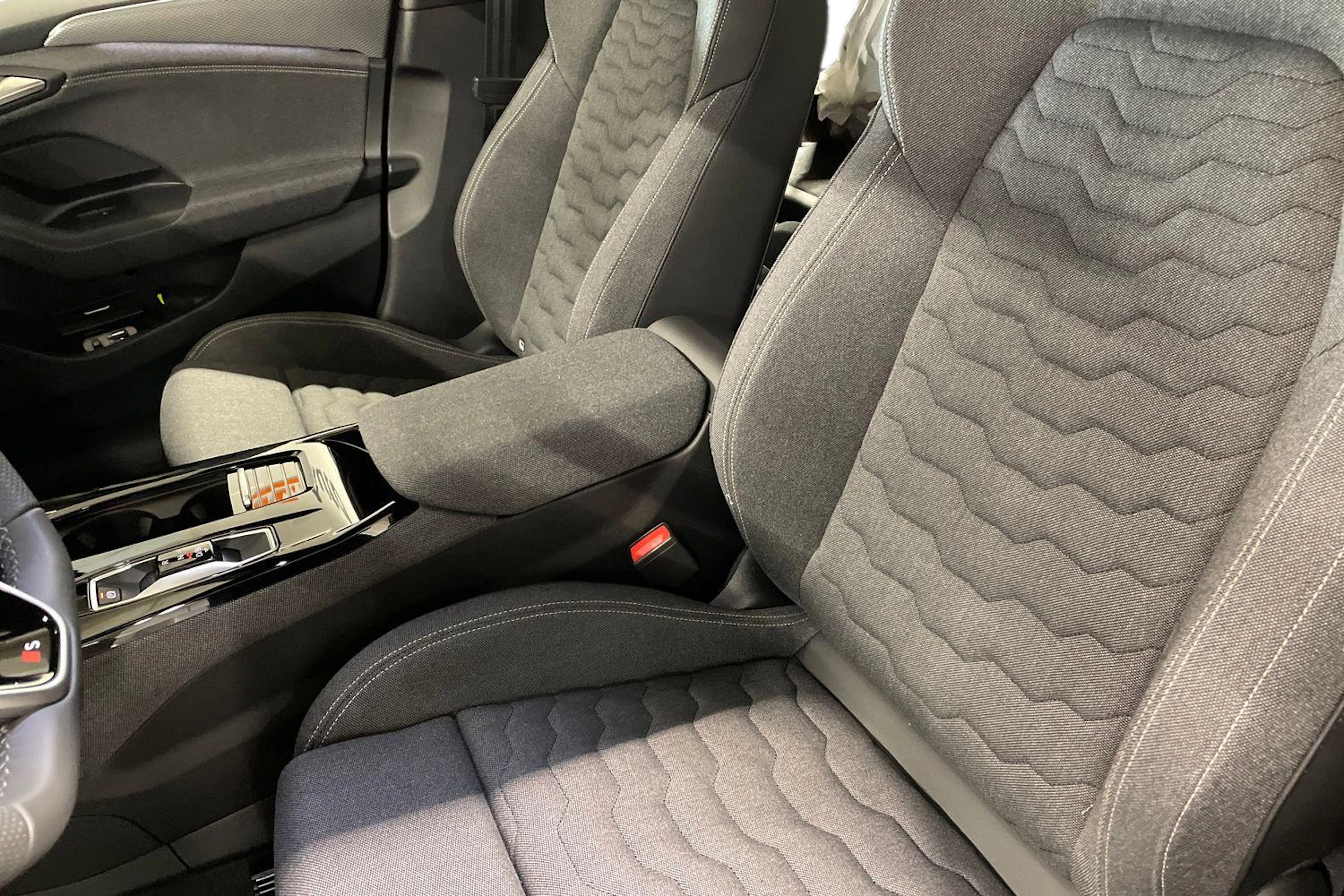 sininen Audi A6 e-tron 2026 kuva 8.