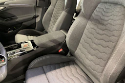 sininen Audi A6 e-tron 2026 kuva 8.