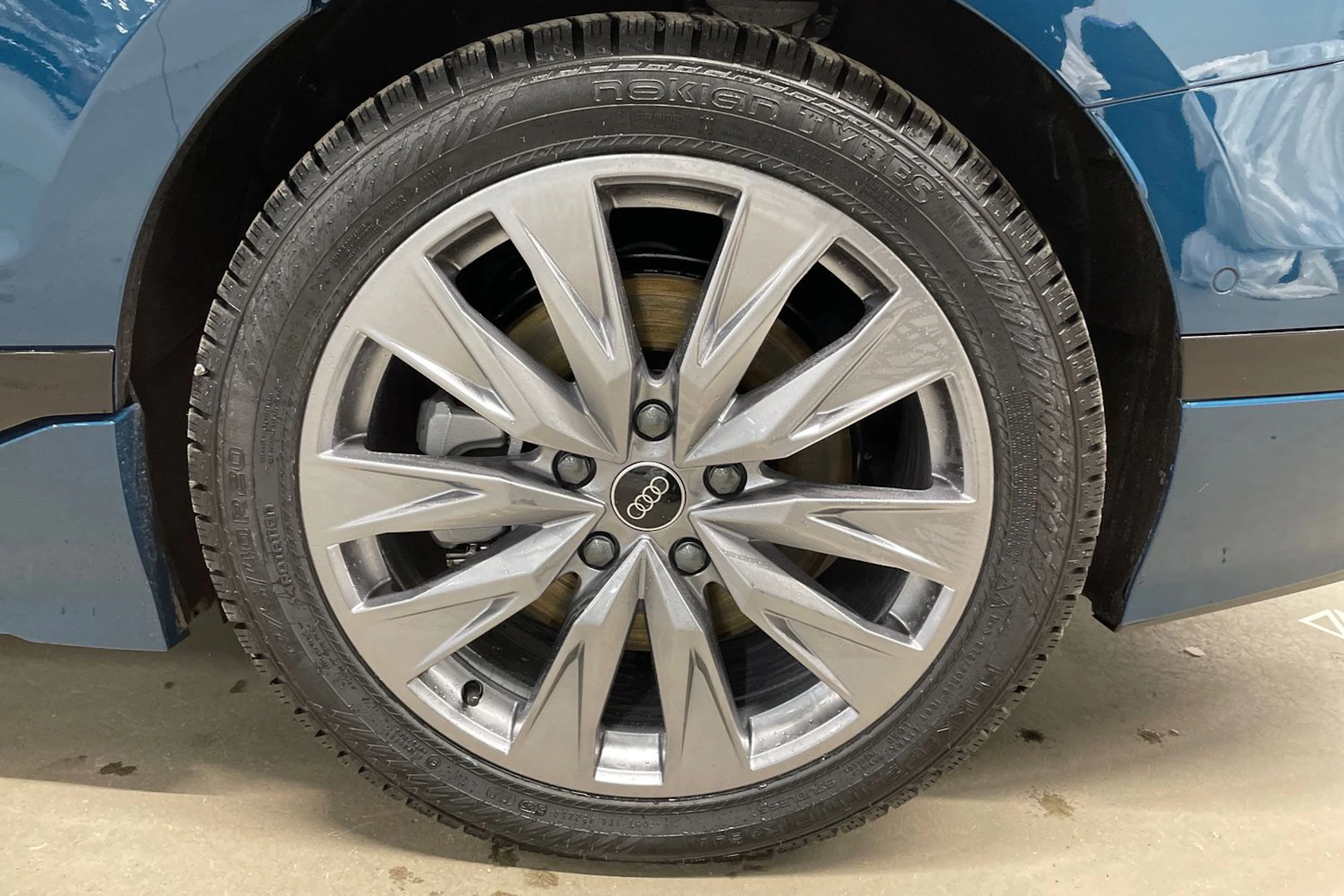 sininen Audi A6 e-tron 2026 kuva 10.