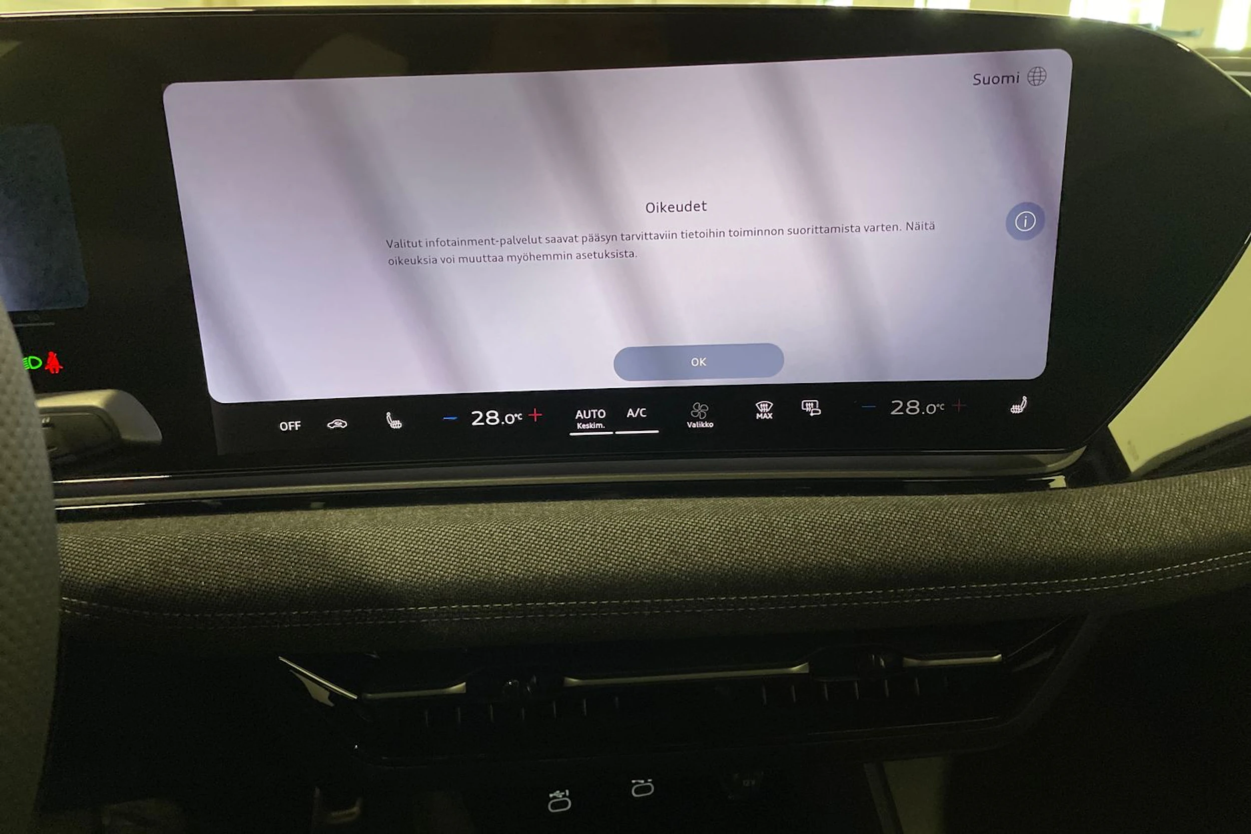 sininen Audi A6 e-tron 2026 kuva 13.