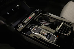 sininen Audi A6 e-tron 2026 kuva 14.