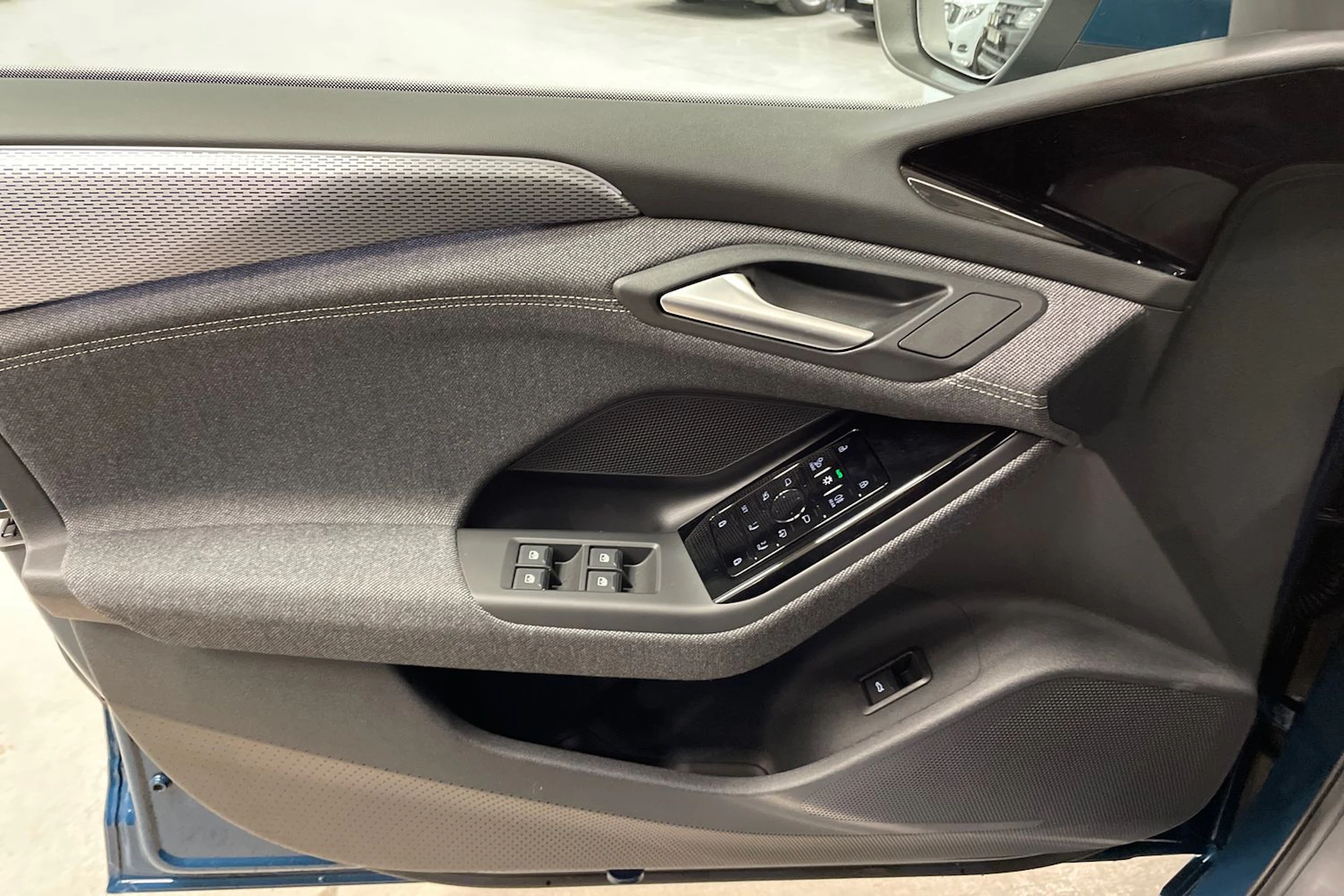 sininen Audi A6 e-tron 2026 kuva 15.