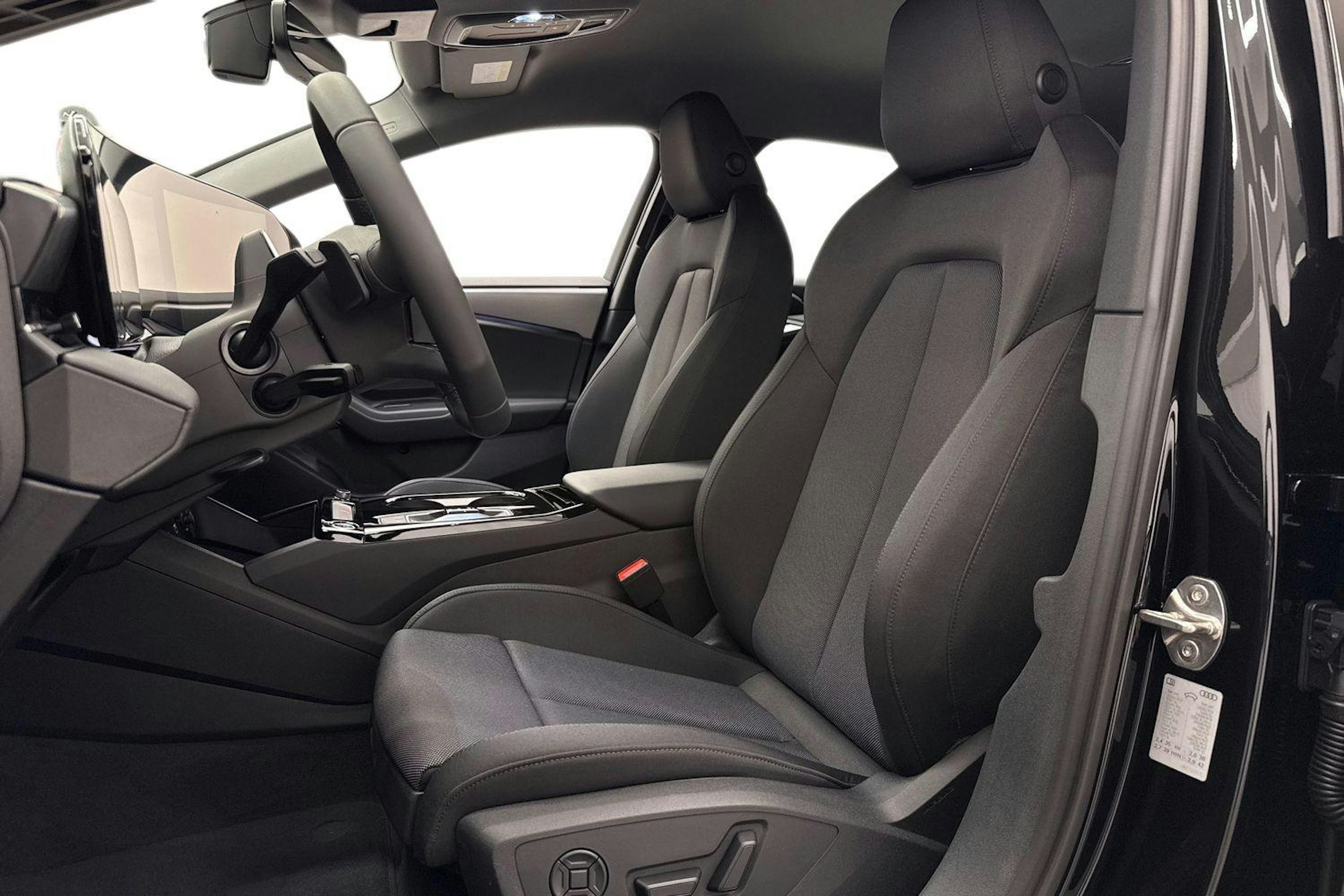 met. musta Audi A6 e-tron 2026 kuva 8.