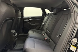 met. musta Audi A6 e-tron 2026 kuva 11.