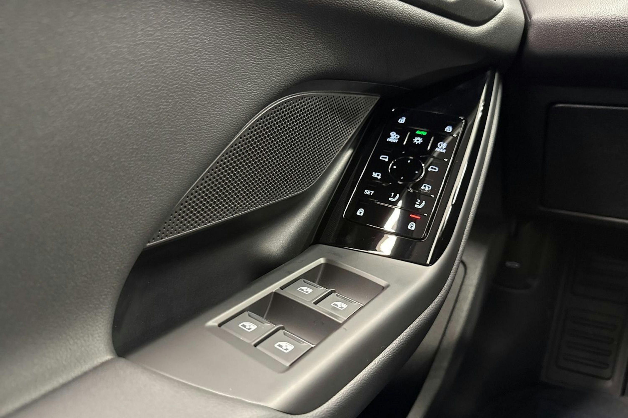 met. musta Audi A6 e-tron 2026 kuva 18.