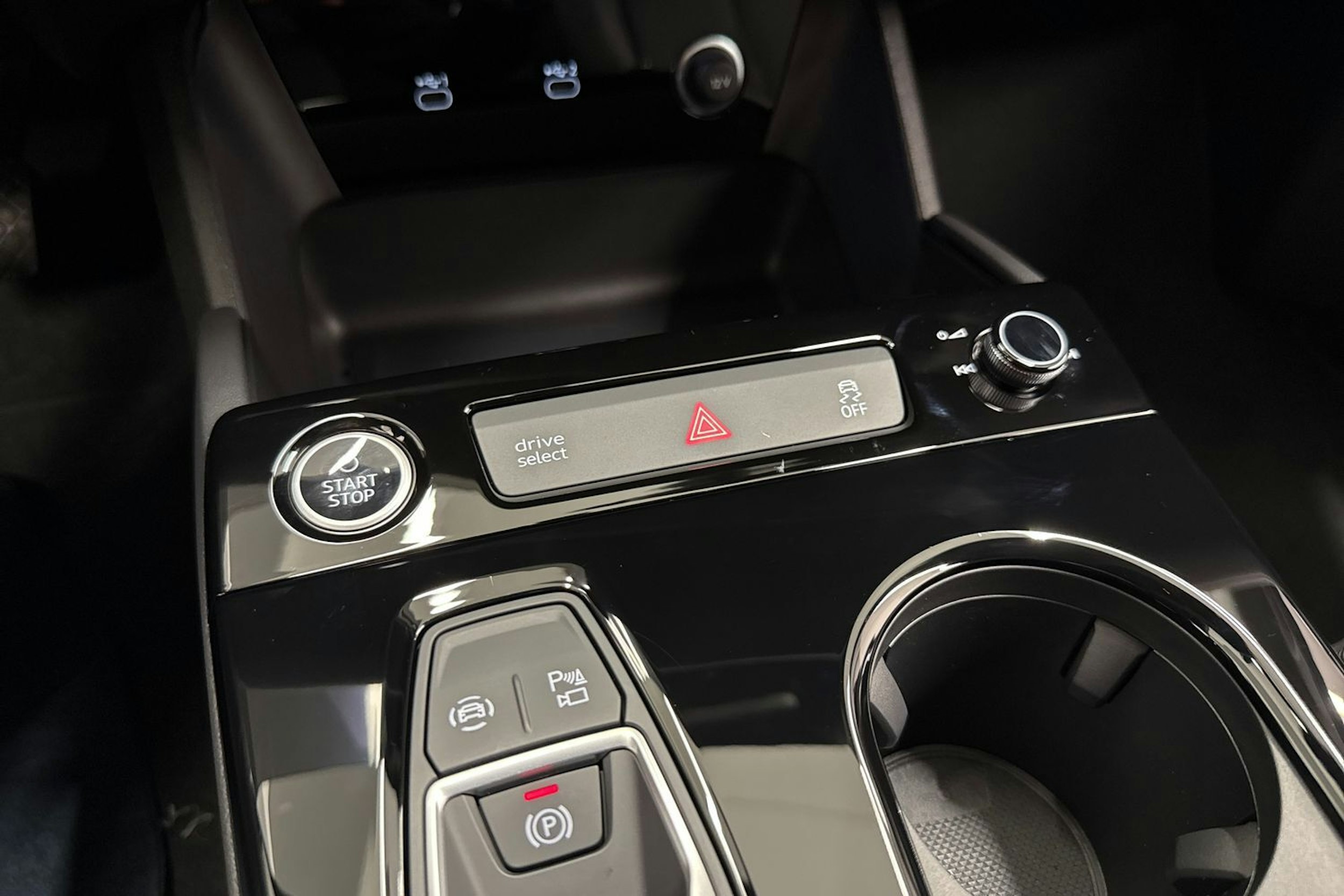 met. musta Audi A6 e-tron 2026 kuva 22.