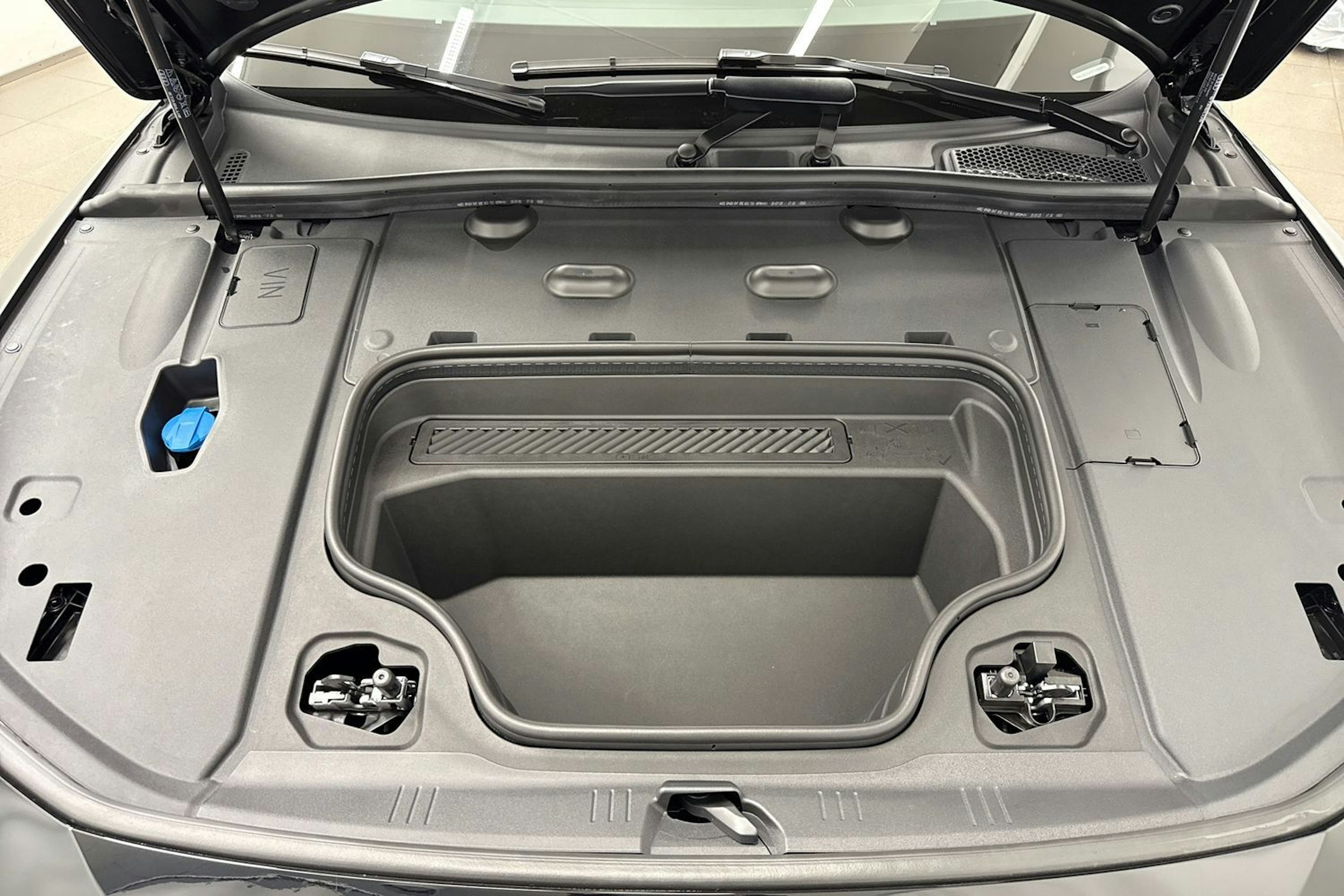 met. musta Audi A6 e-tron 2026 kuva 39.