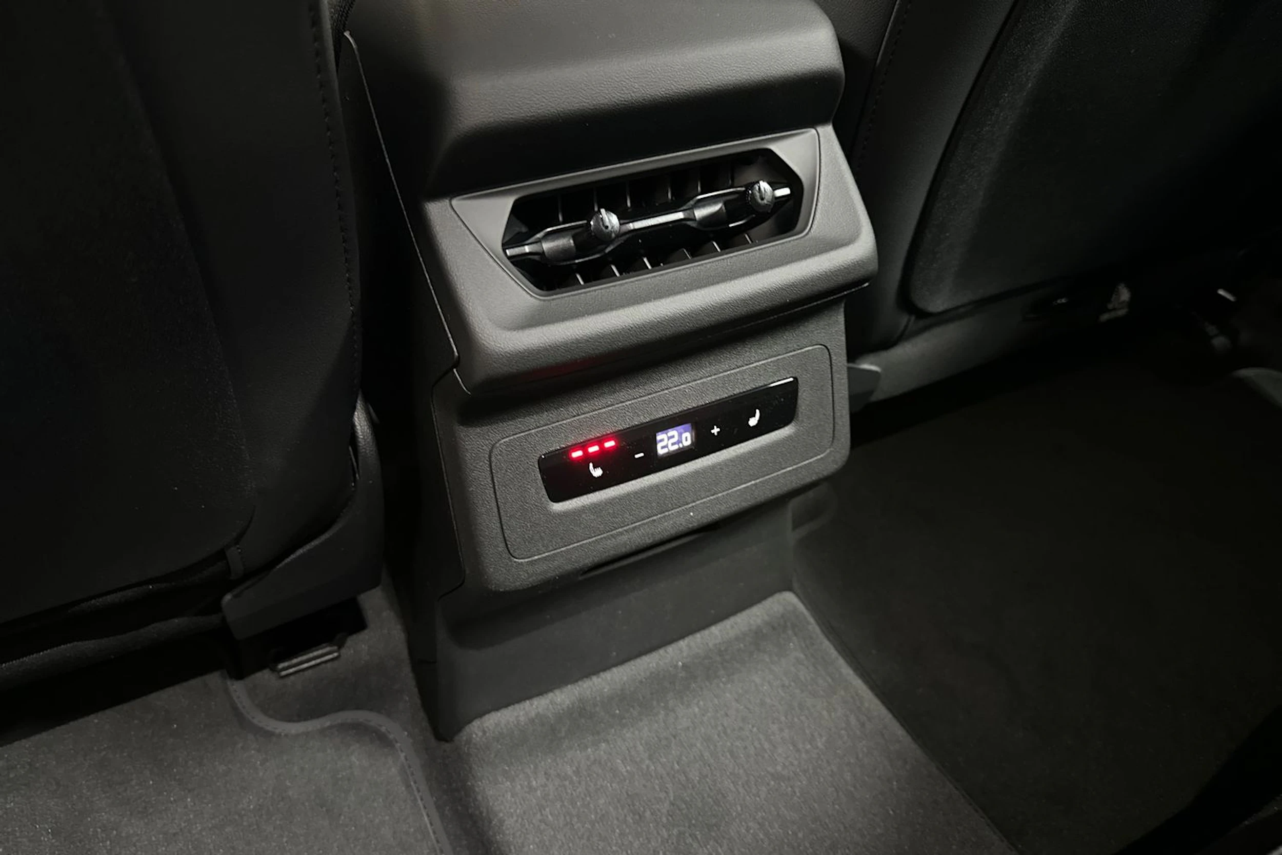 met. sininen Audi A6 e-tron 2026 kuva 11.