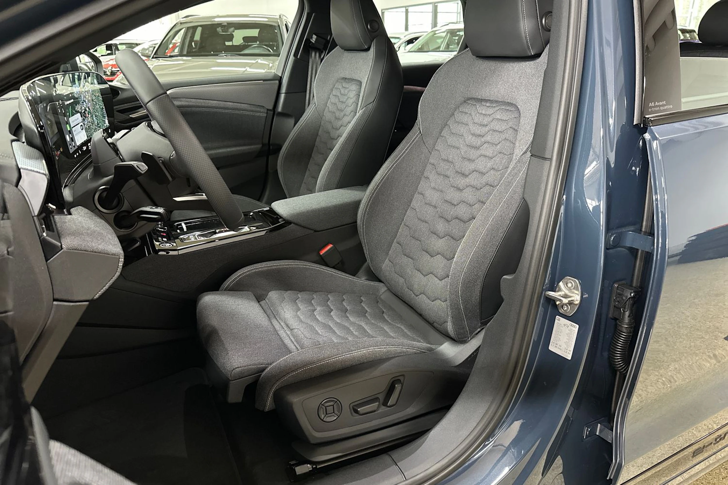 met. sininen Audi A6 e-tron 2026 kuva 13.