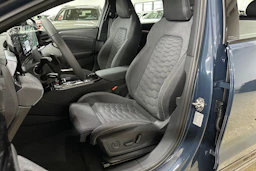 met. sininen Audi A6 e-tron 2026 kuva 13.