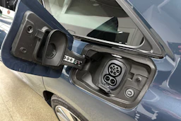 met. sininen Audi A6 e-tron 2026 kuva 15.