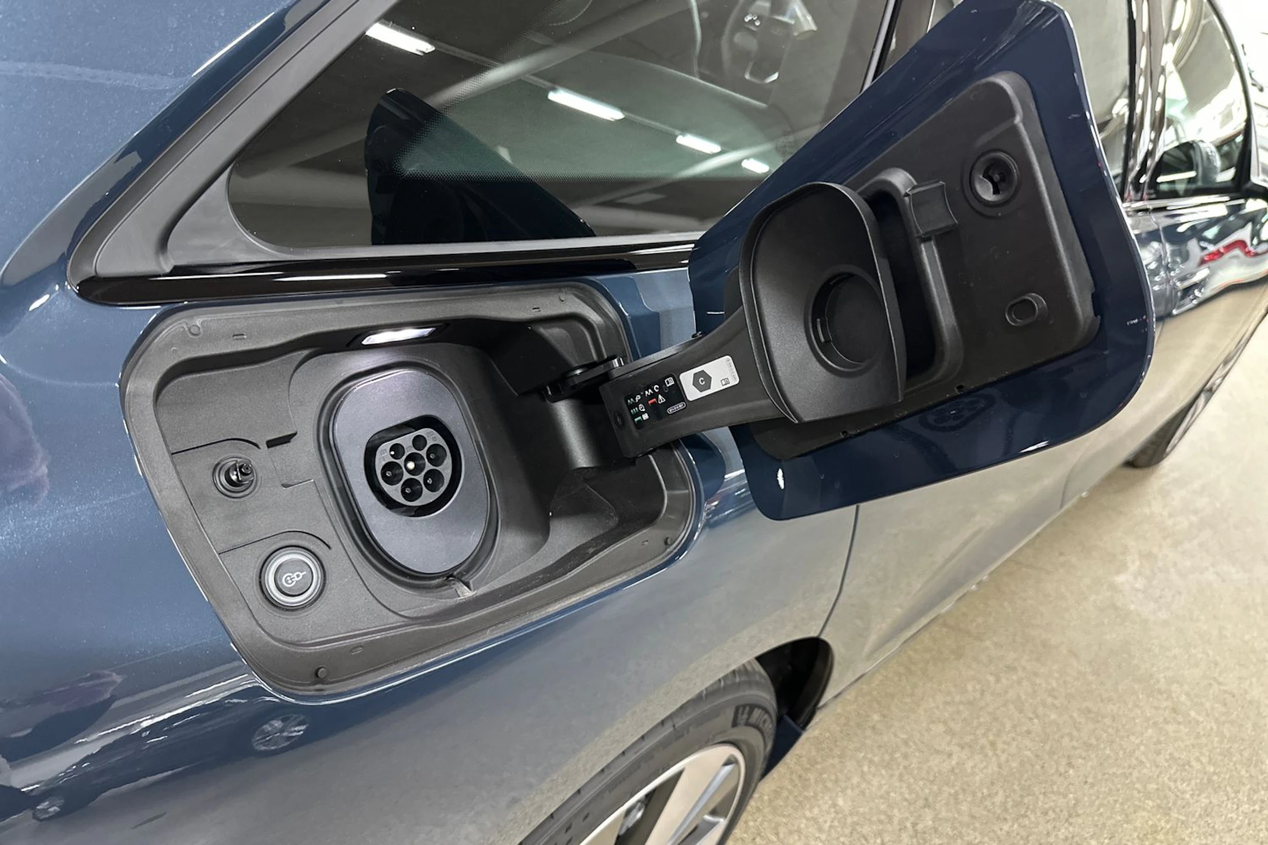 met. sininen Audi A6 e-tron 2026 kuva 16.