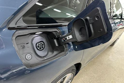 met. sininen Audi A6 e-tron 2026 kuva 16.