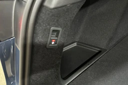 met. sininen Audi A6 e-tron 2026 kuva 18.