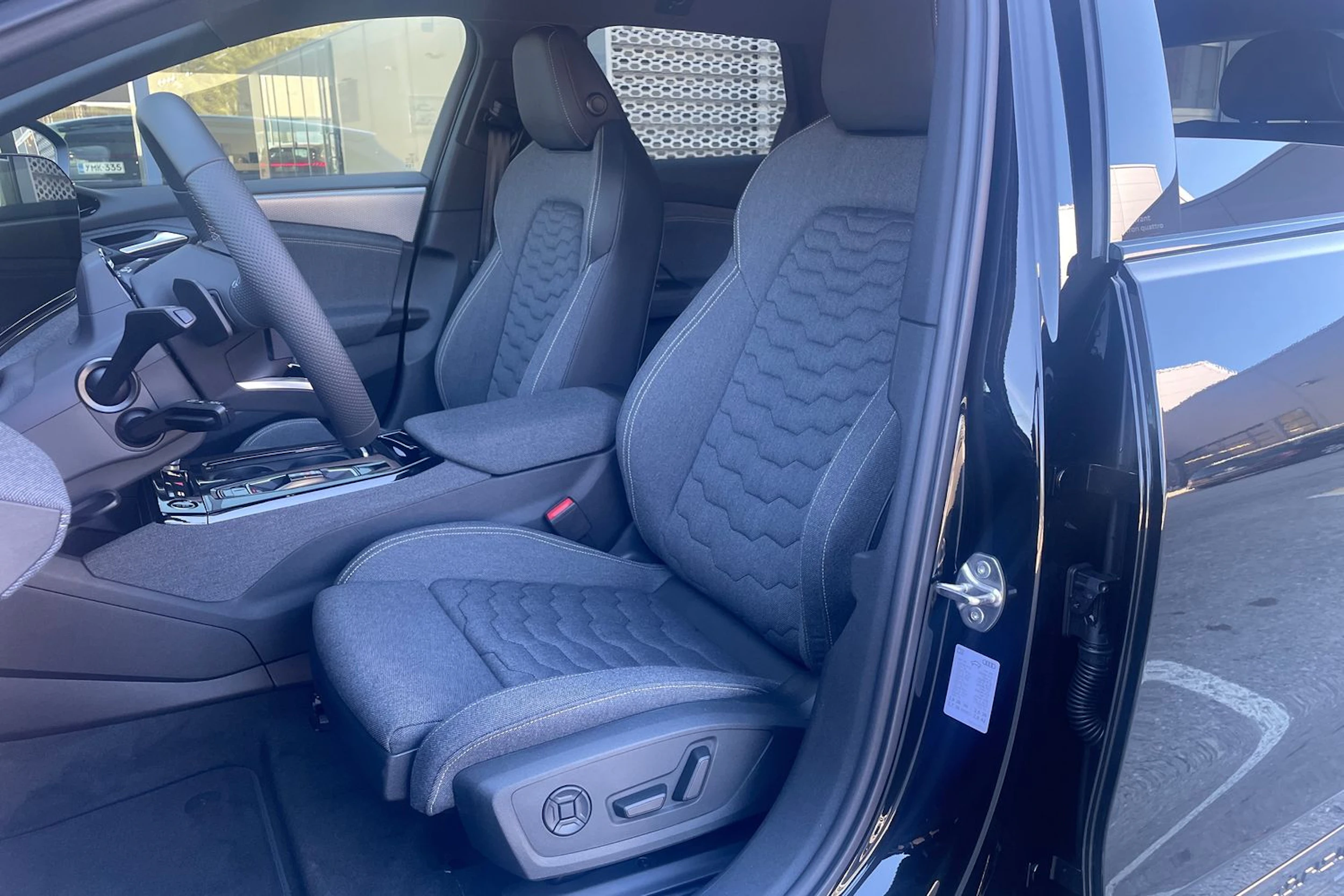 musta Audi A6 e-tron 2026 kuva 12.