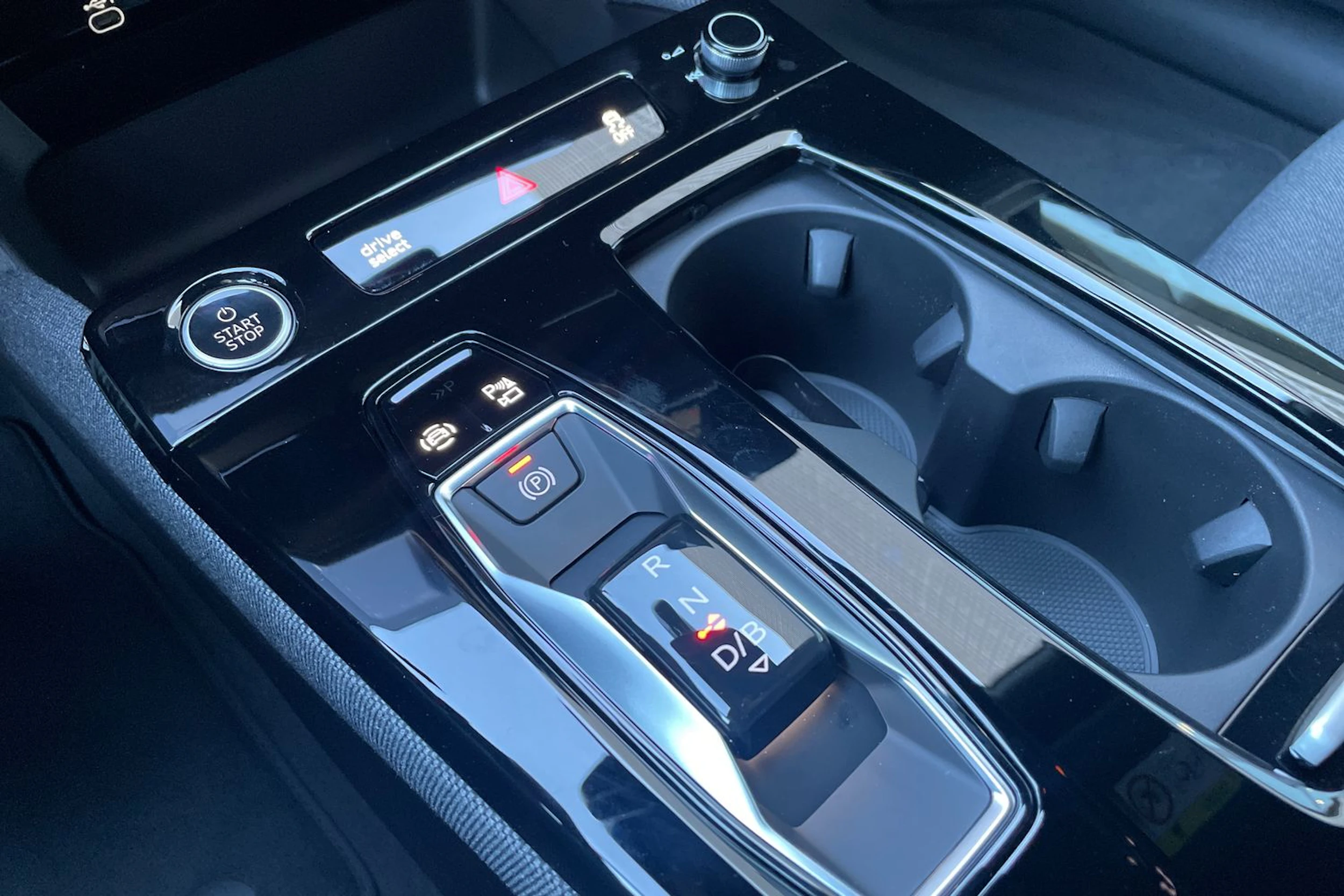 musta Audi A6 e-tron 2026 kuva 31.