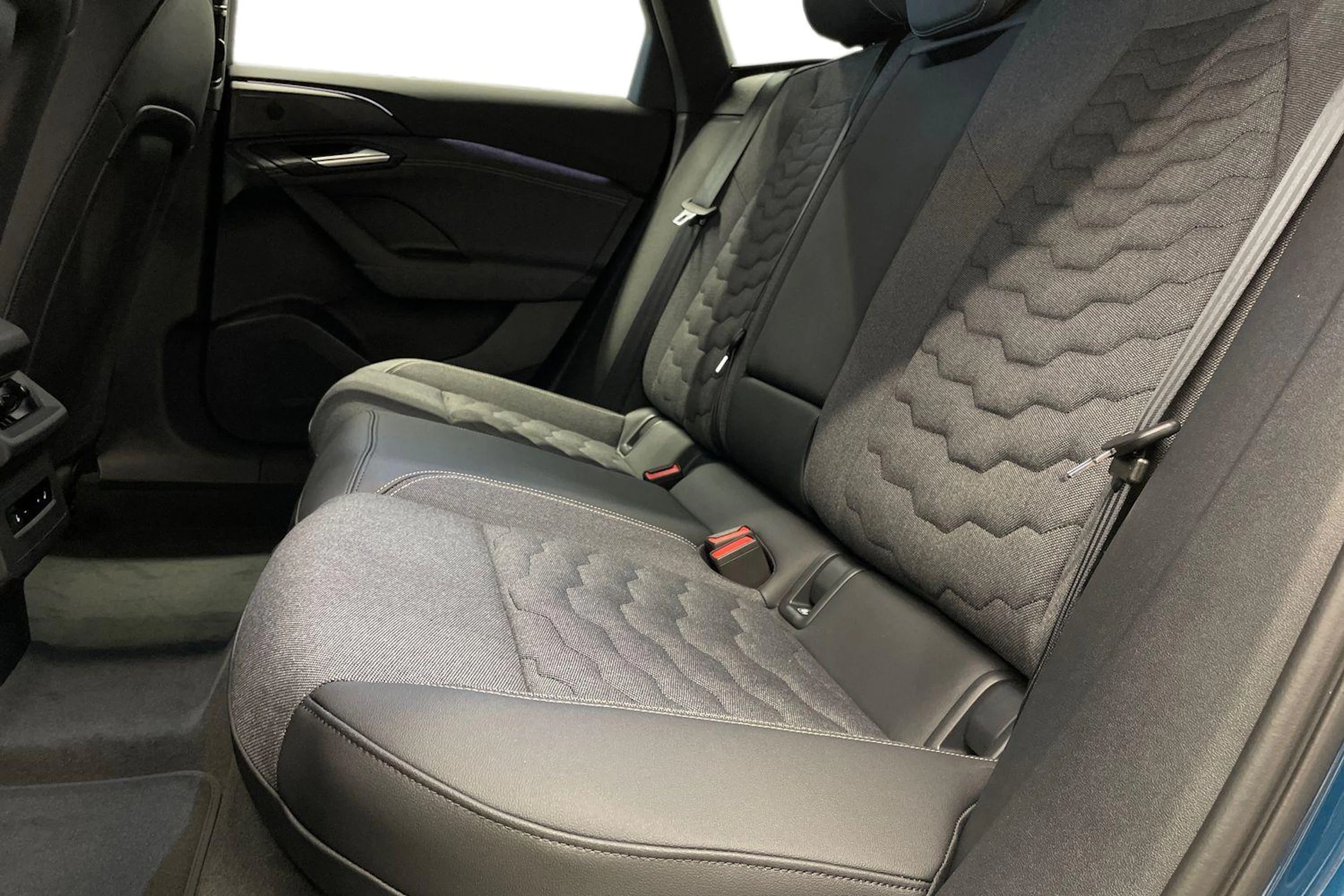 met. sininen Audi A6 e-tron 2026 kuva 8.