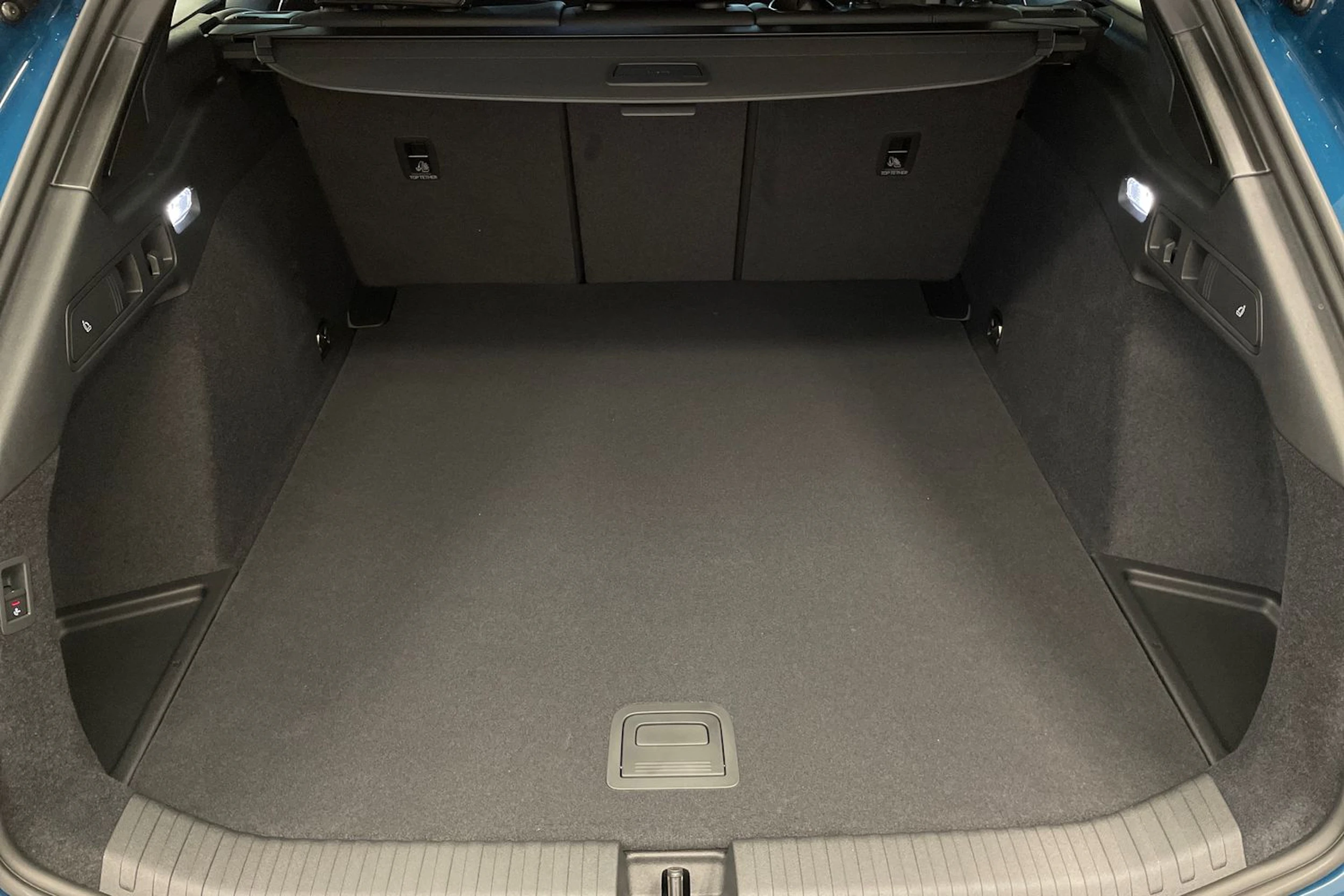 met. sininen Audi A6 e-tron 2026 kuva 23.