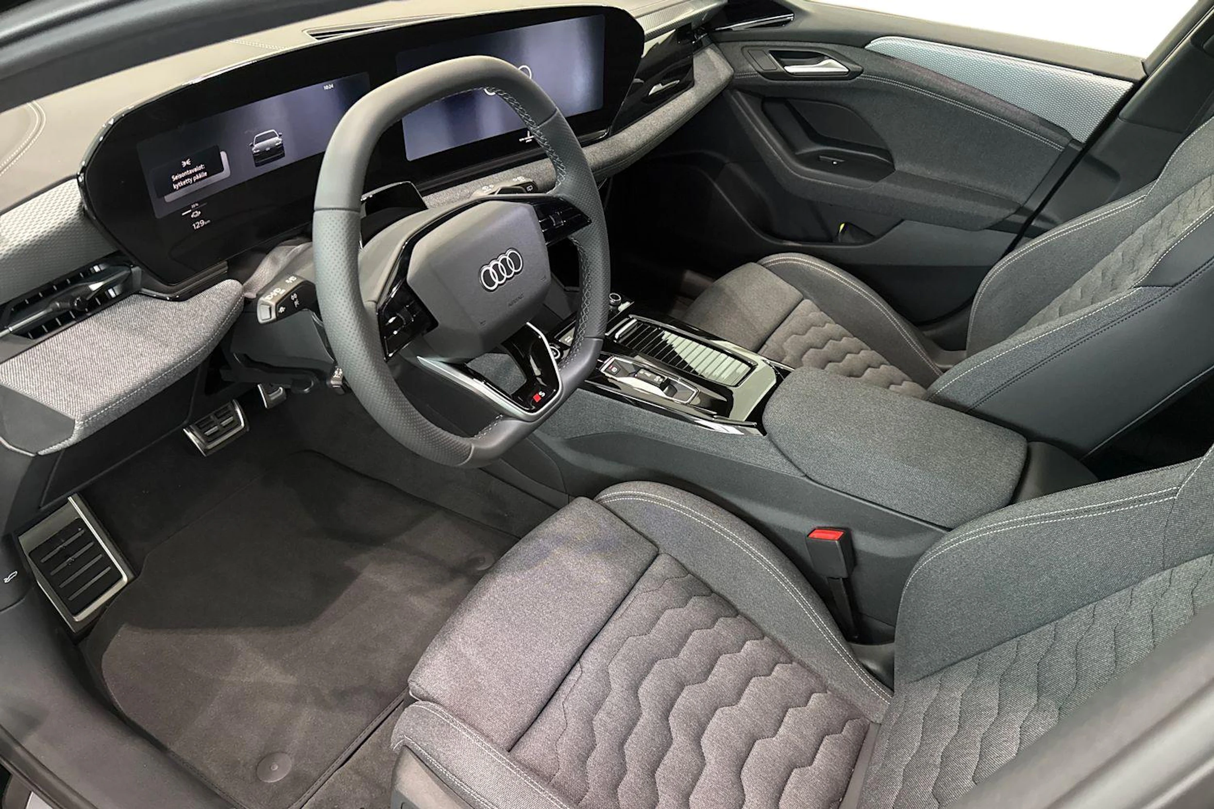 met. musta Audi A6 e-tron 2026 kuva 6.