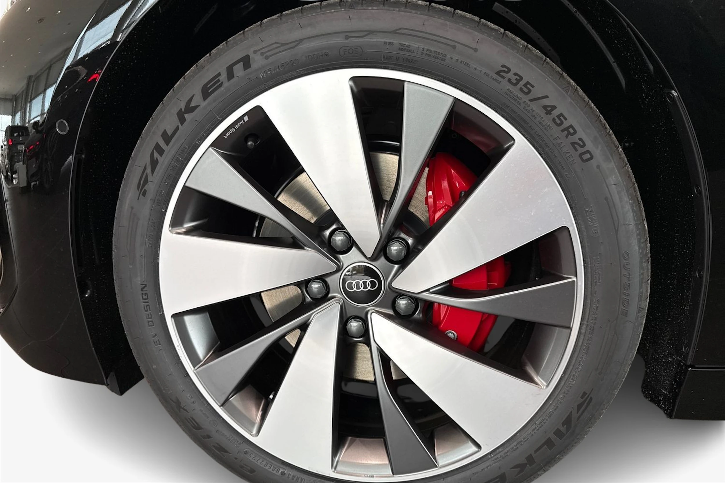 met. musta Audi A6 e-tron 2026 kuva 9.