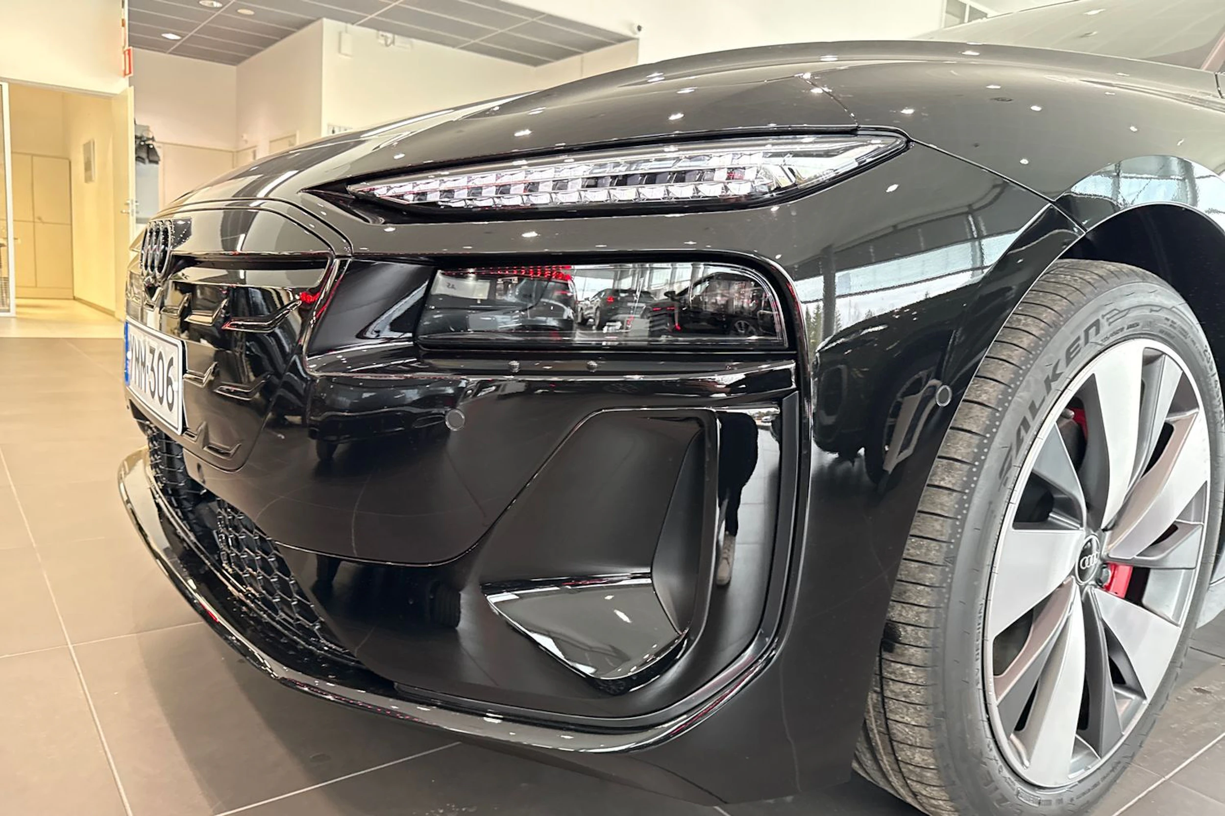 met. musta Audi A6 e-tron 2026 kuva 10.