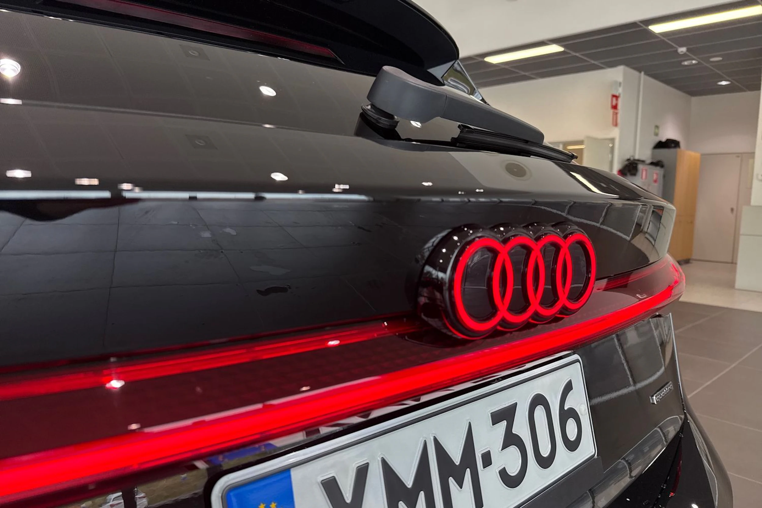 met. musta Audi A6 e-tron 2026 kuva 16.