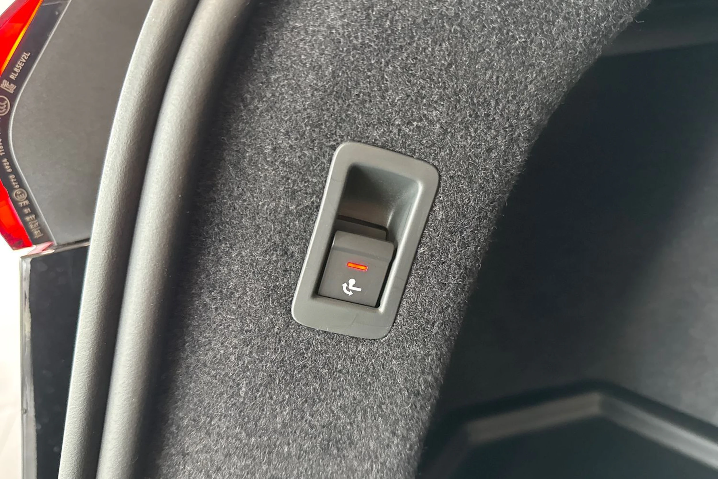 met. musta Audi A6 e-tron 2026 kuva 19.