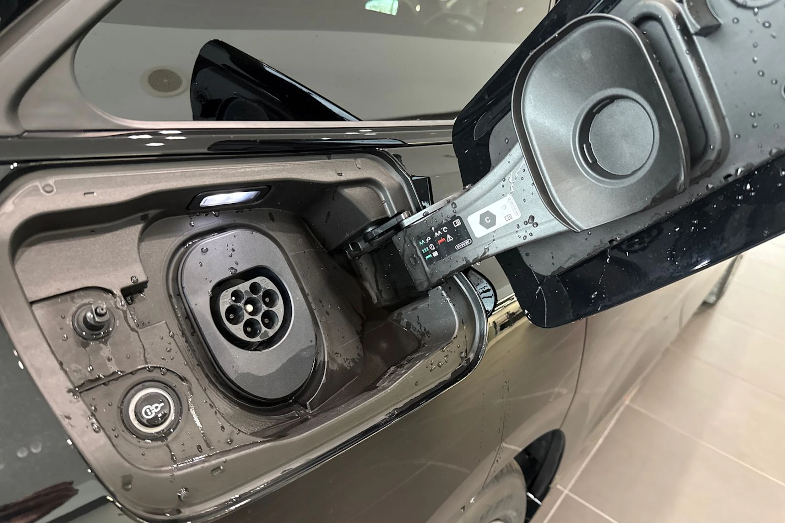 met. musta Audi A6 e-tron 2026 kuva 22.