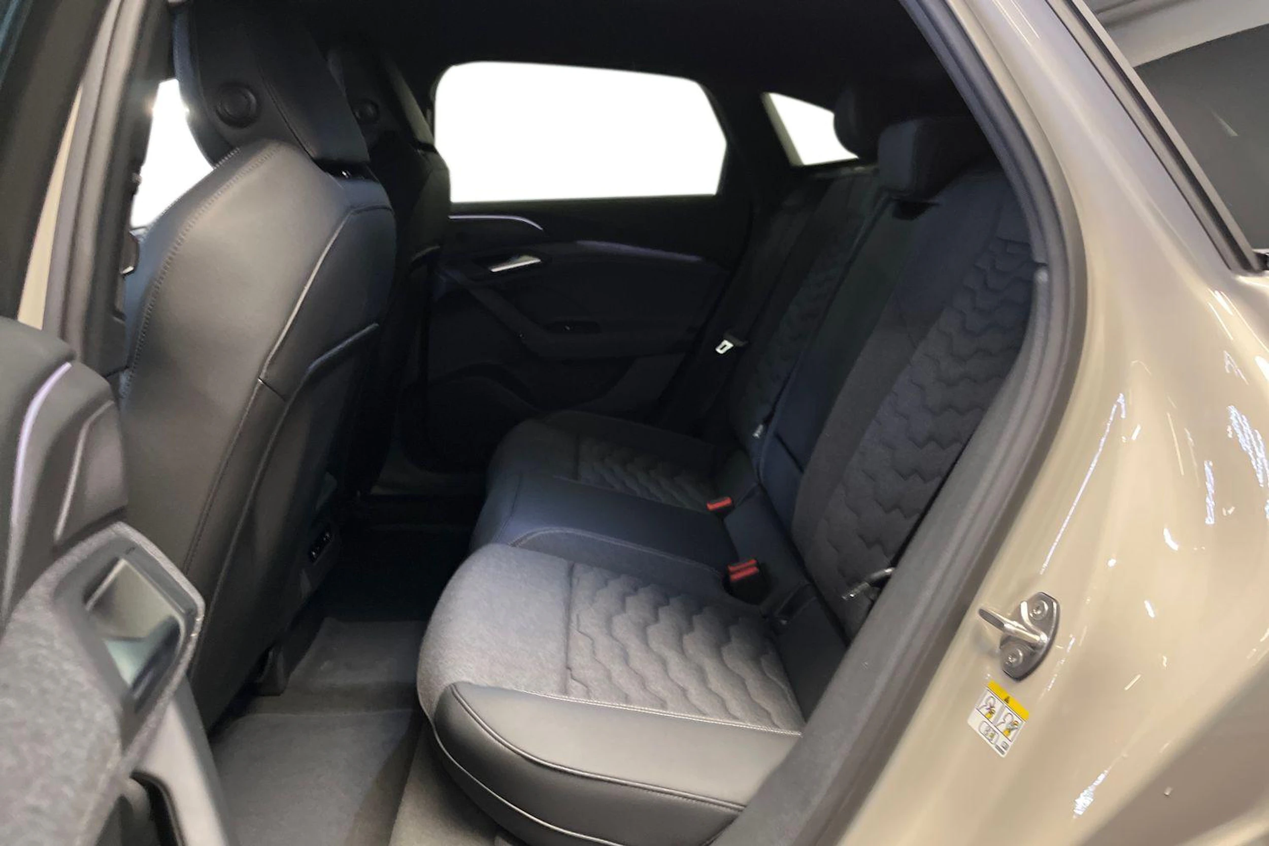 siam beige Audi A6 e-tron 2026 kuva 8.