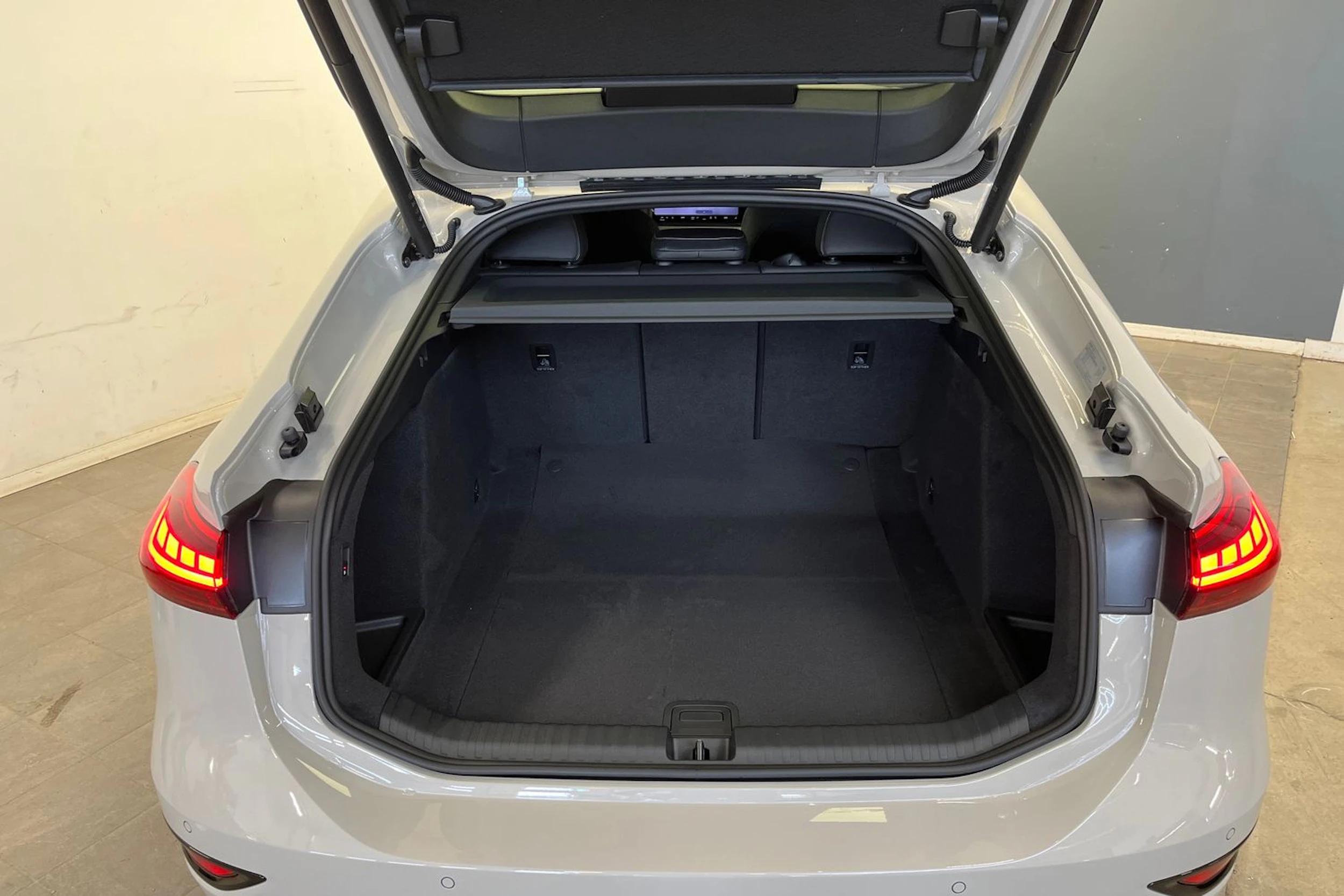 siam beige Audi A6 e-tron 2026 kuva 11.