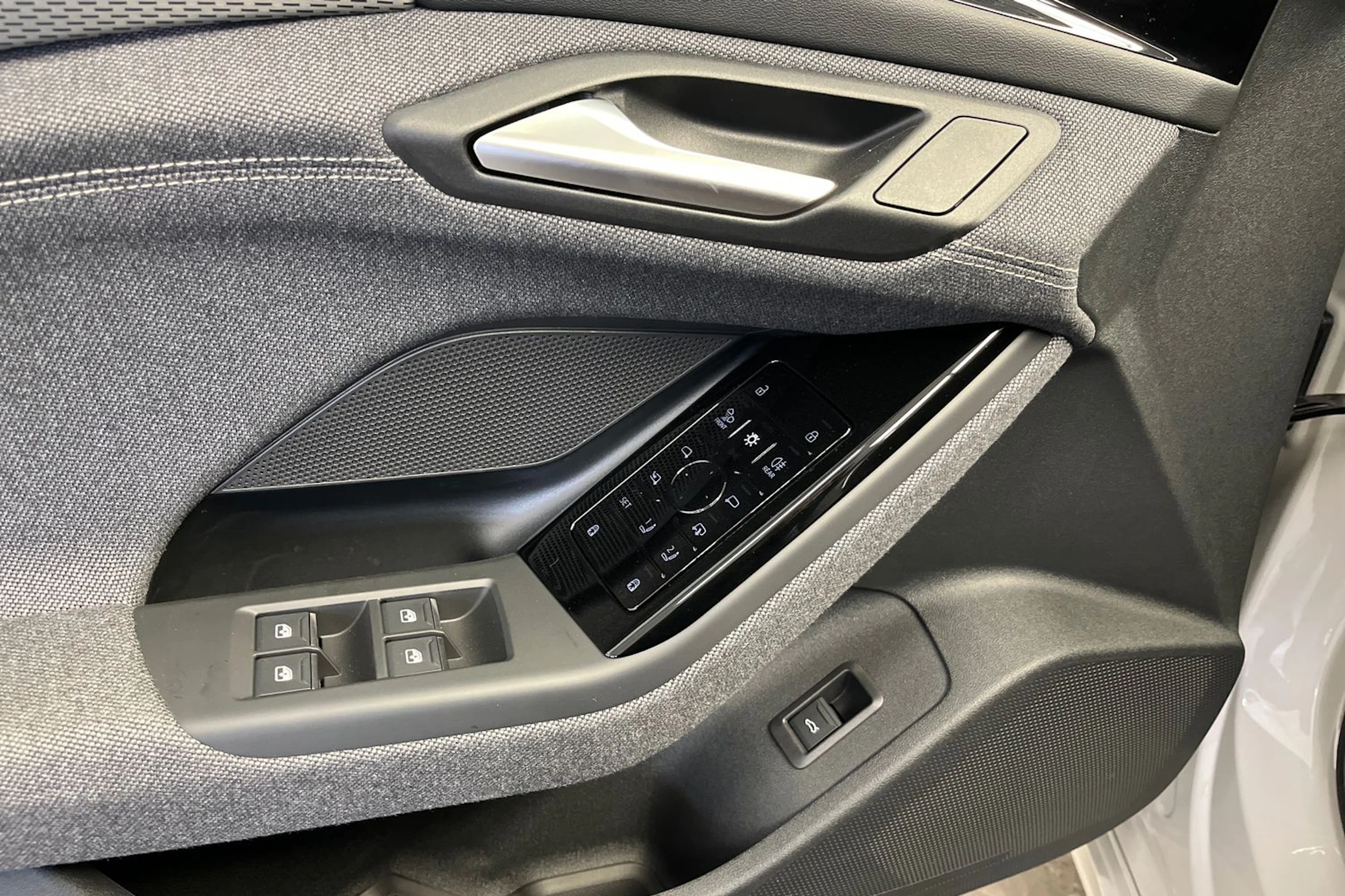 siam beige Audi A6 e-tron 2026 kuva 12.