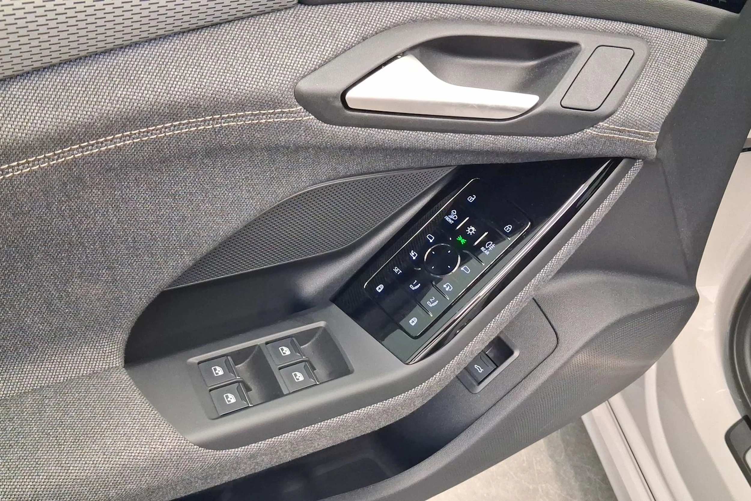 siam beige Audi A6 e-tron 2026 kuva 18.
