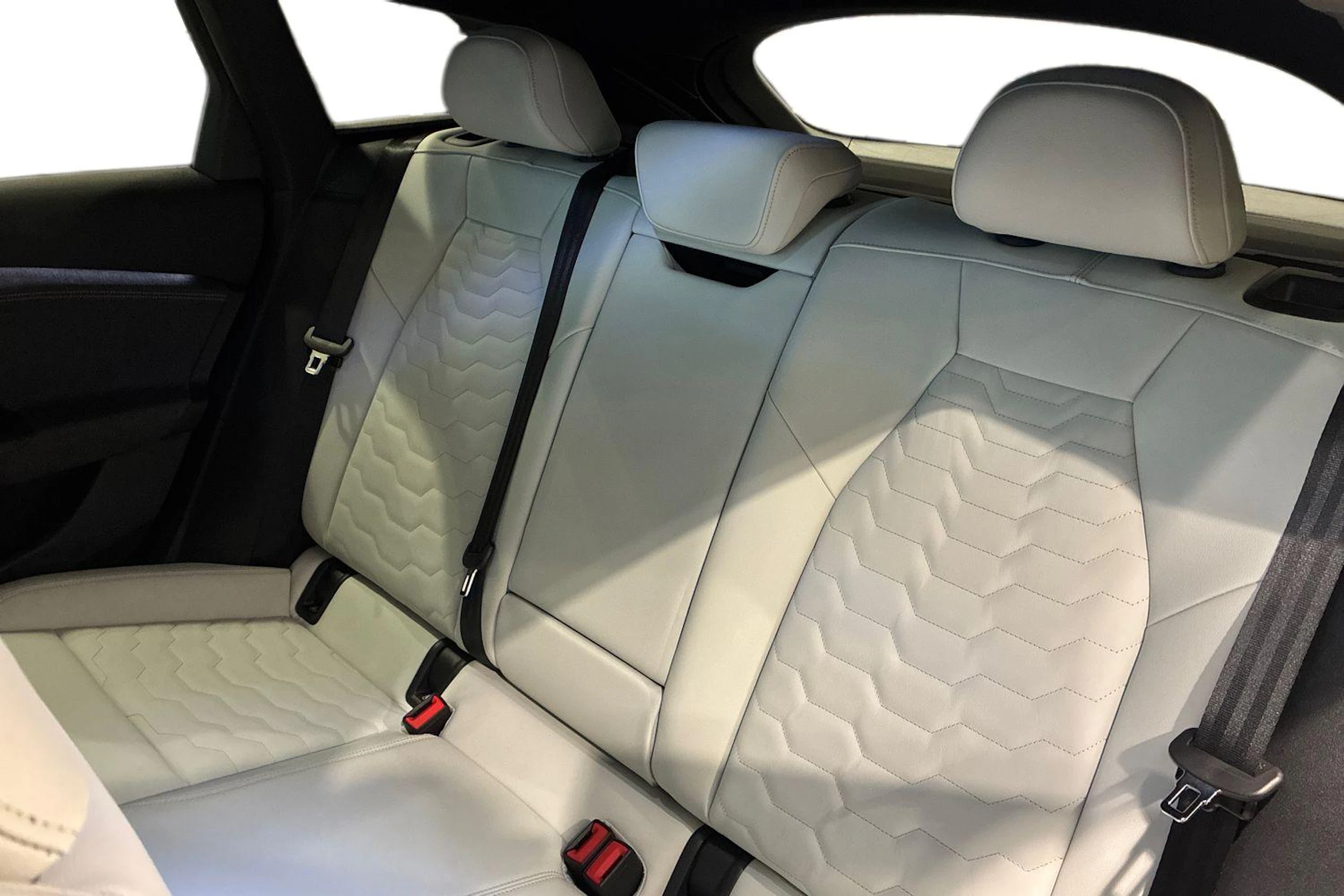 musta Audi A6 e-tron 2026 kuva 8.