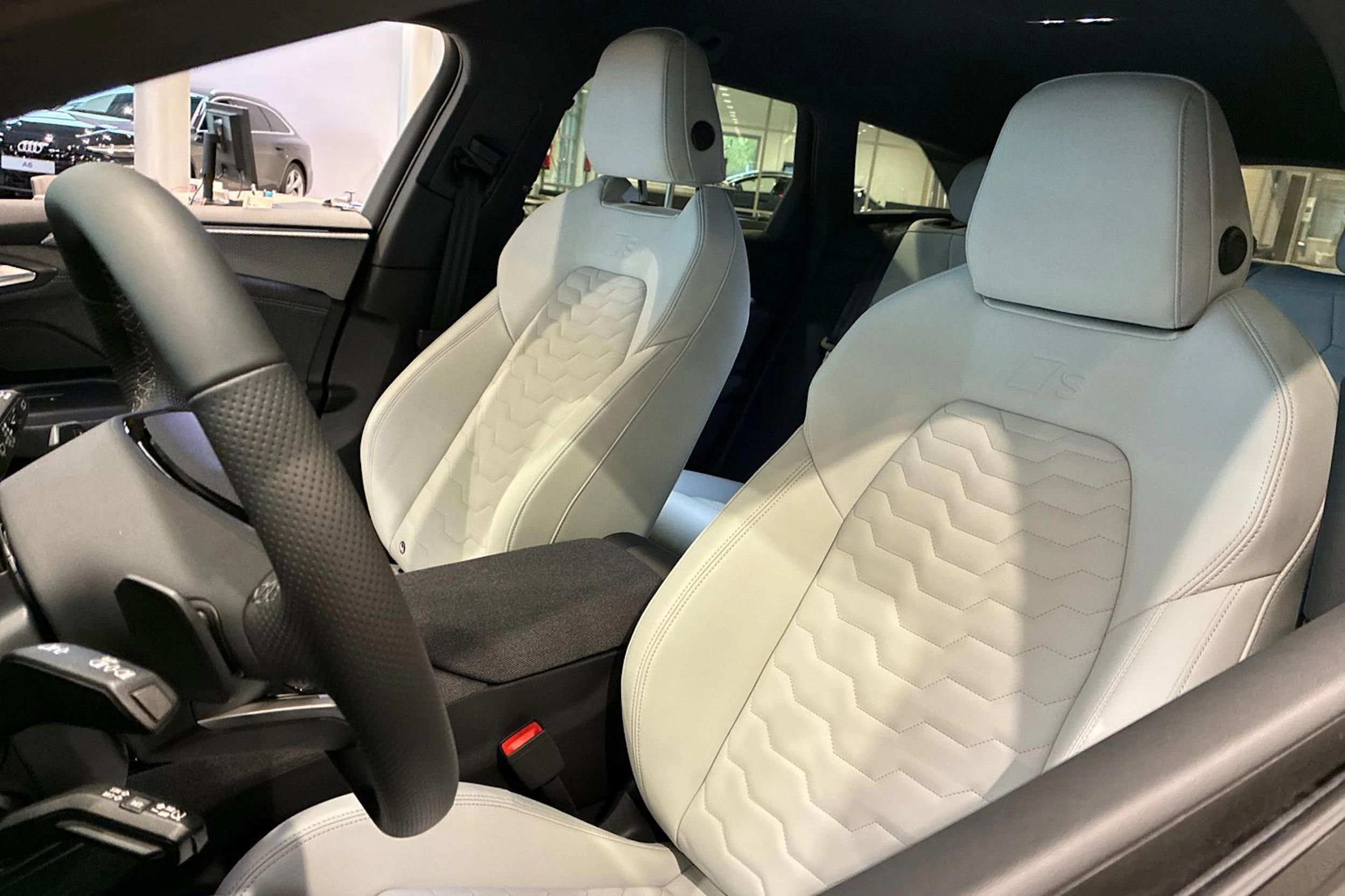 musta Audi A6 e-tron 2026 kuva 15.