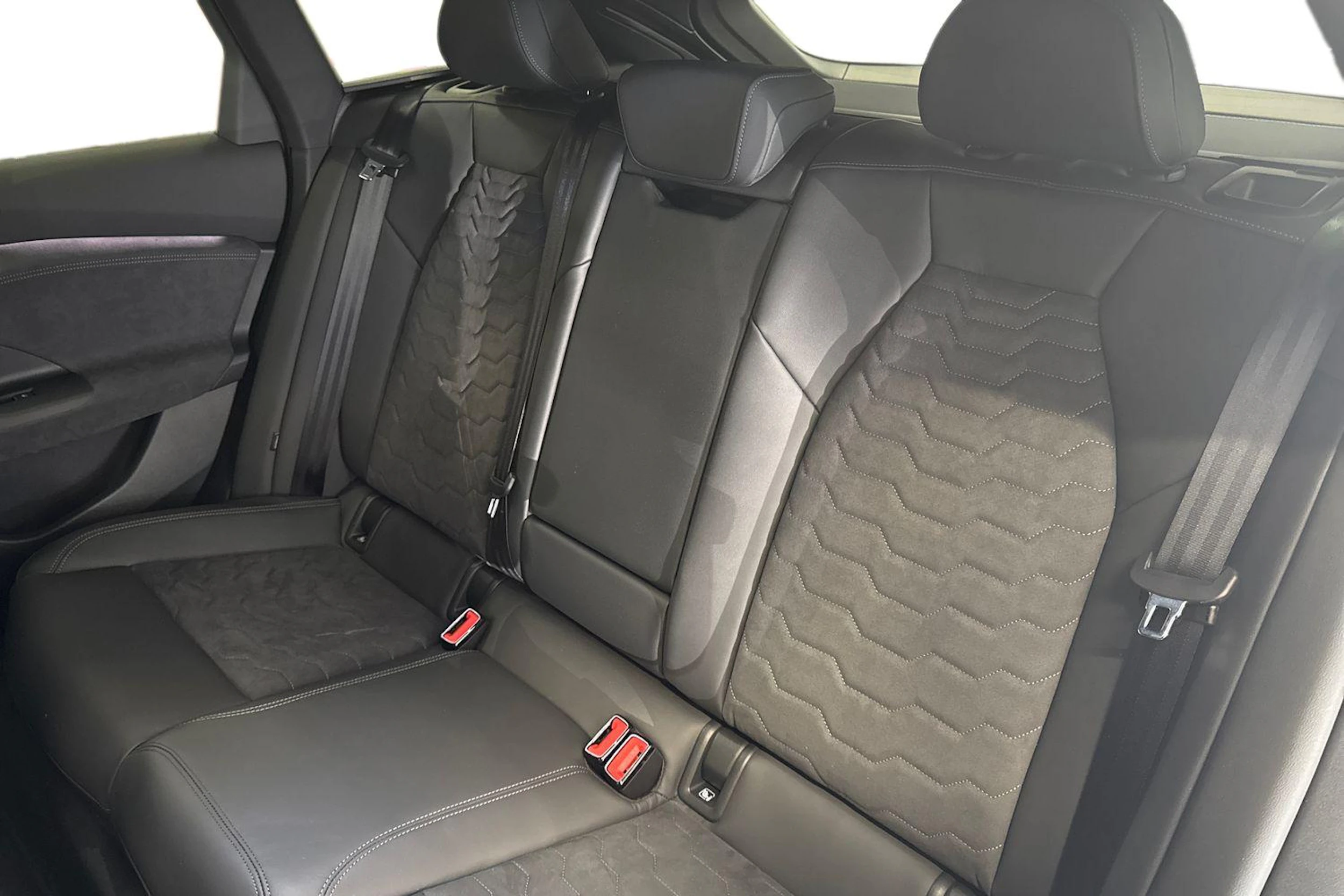 met. harmaa Audi A6 e-tron 2026 kuva 8.