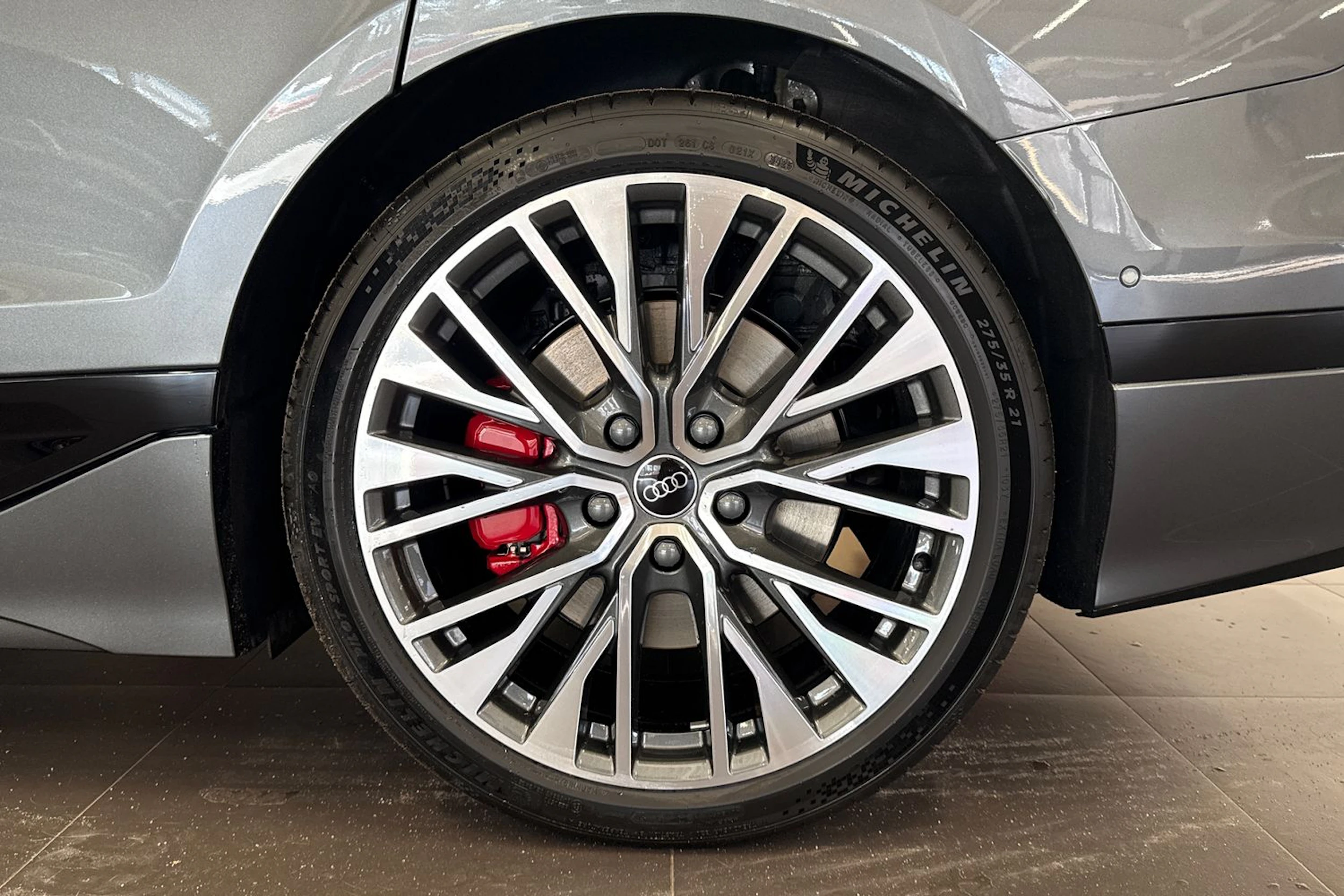 met. harmaa Audi A6 e-tron 2026 kuva 10.