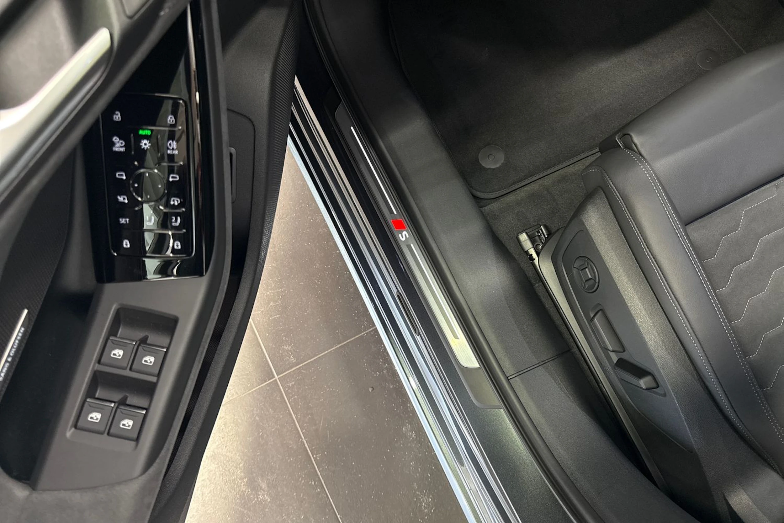 met. harmaa Audi A6 e-tron 2026 kuva 15.