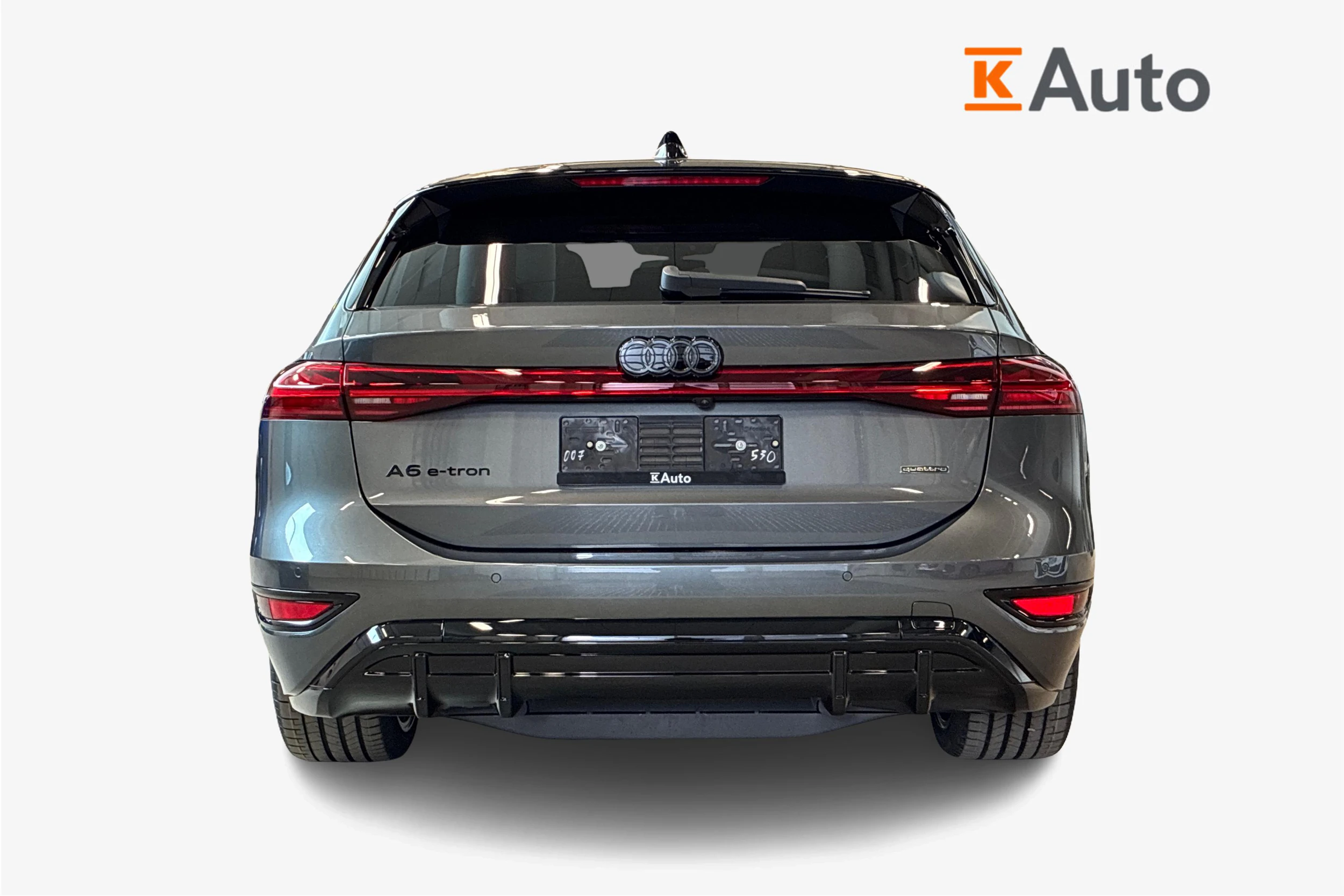 harmaa Audi A6 e-tron 2026 kuva 3.