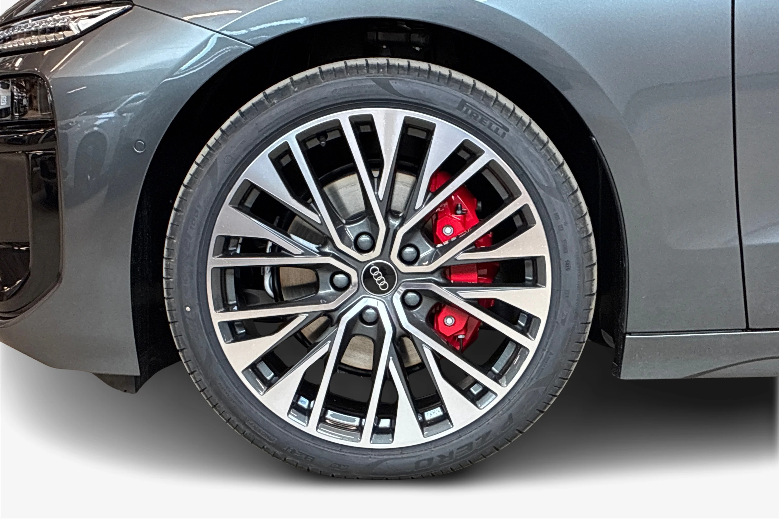 harmaa Audi A6 e-tron 2026 kuva 9.