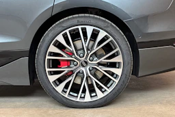 harmaa Audi A6 e-tron 2026 kuva 10.
