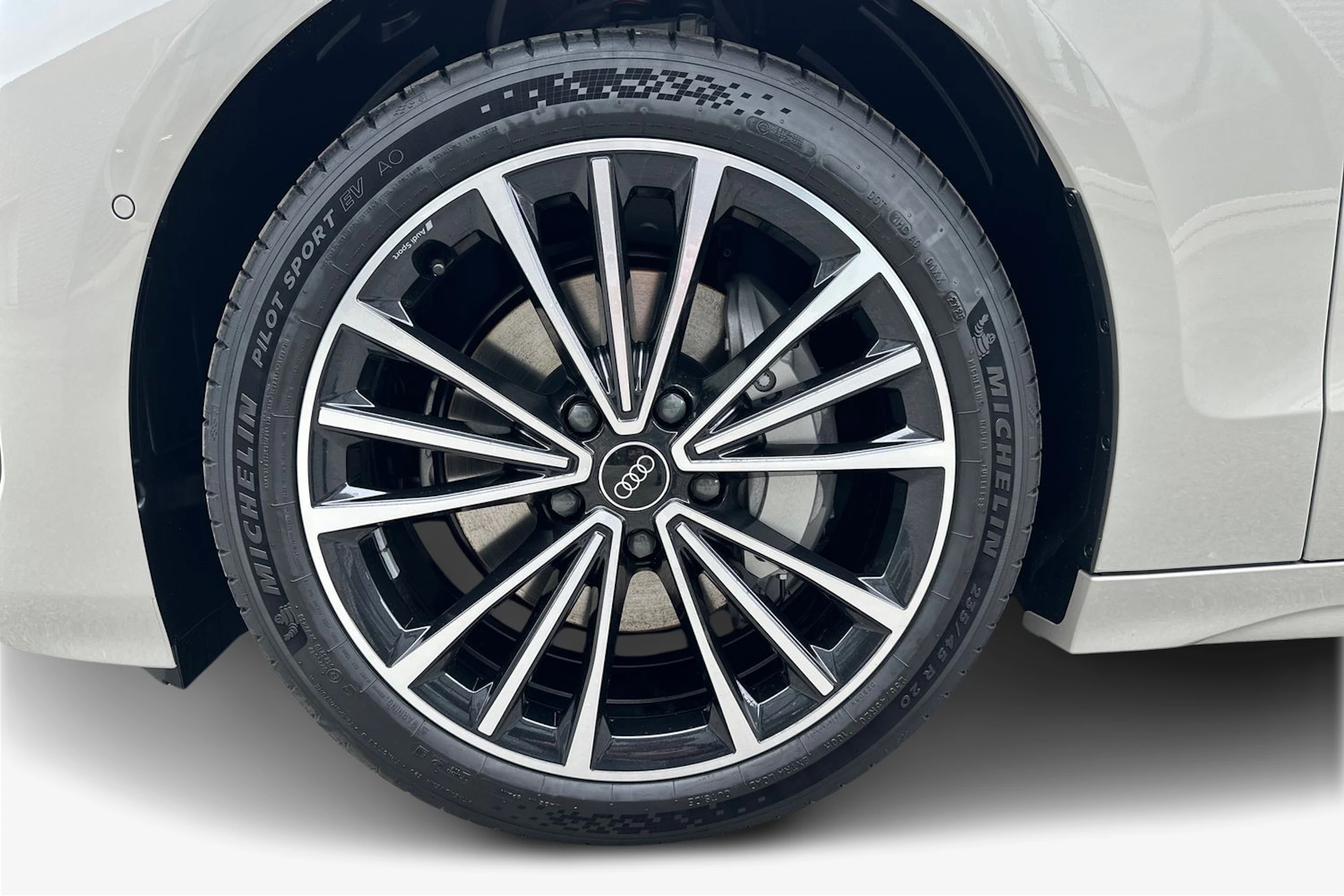 met. ruskea (beige) Audi A6 e-tron 2026 kuva 9.